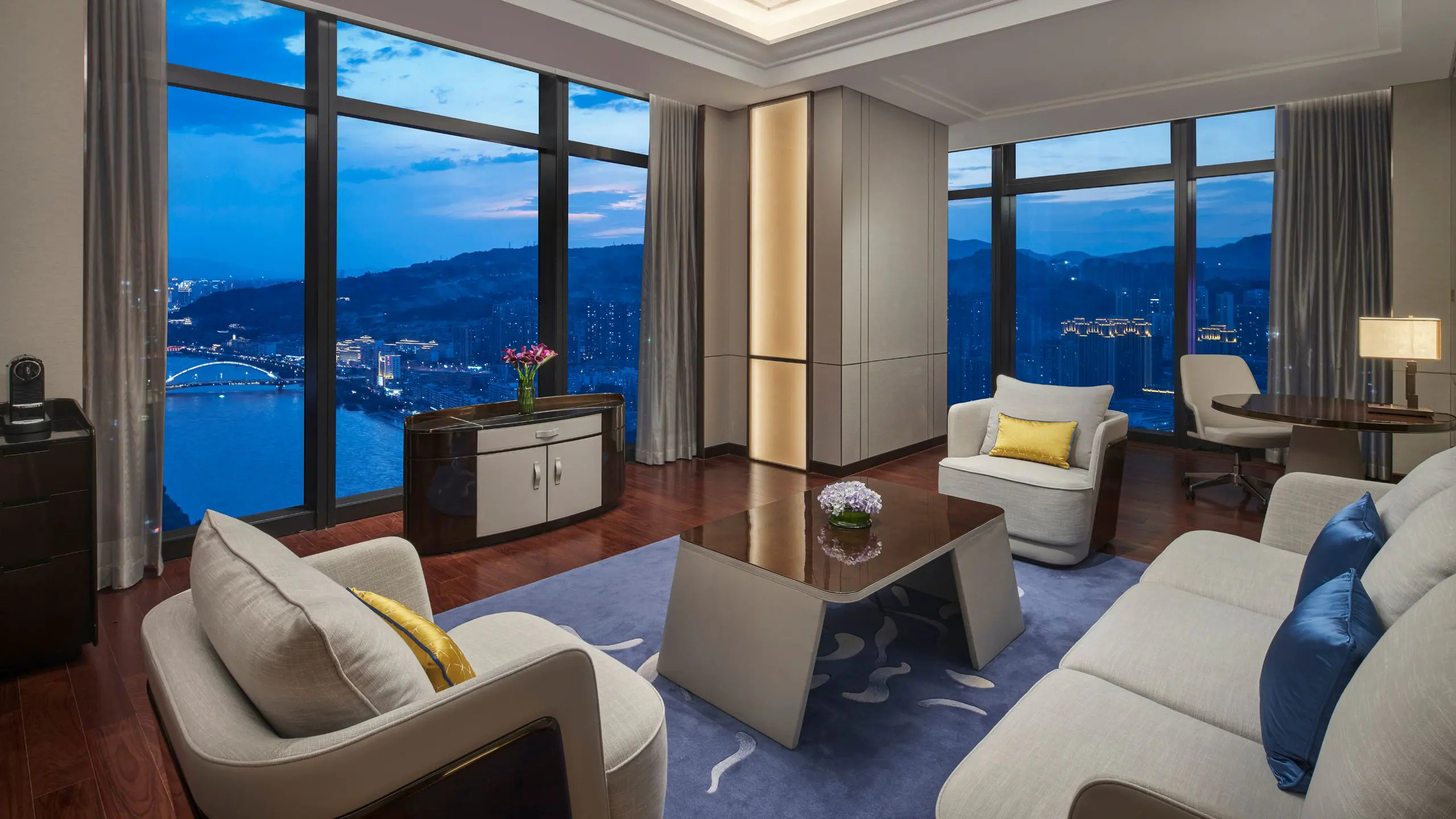Regency Deluxe Suite - Image 1