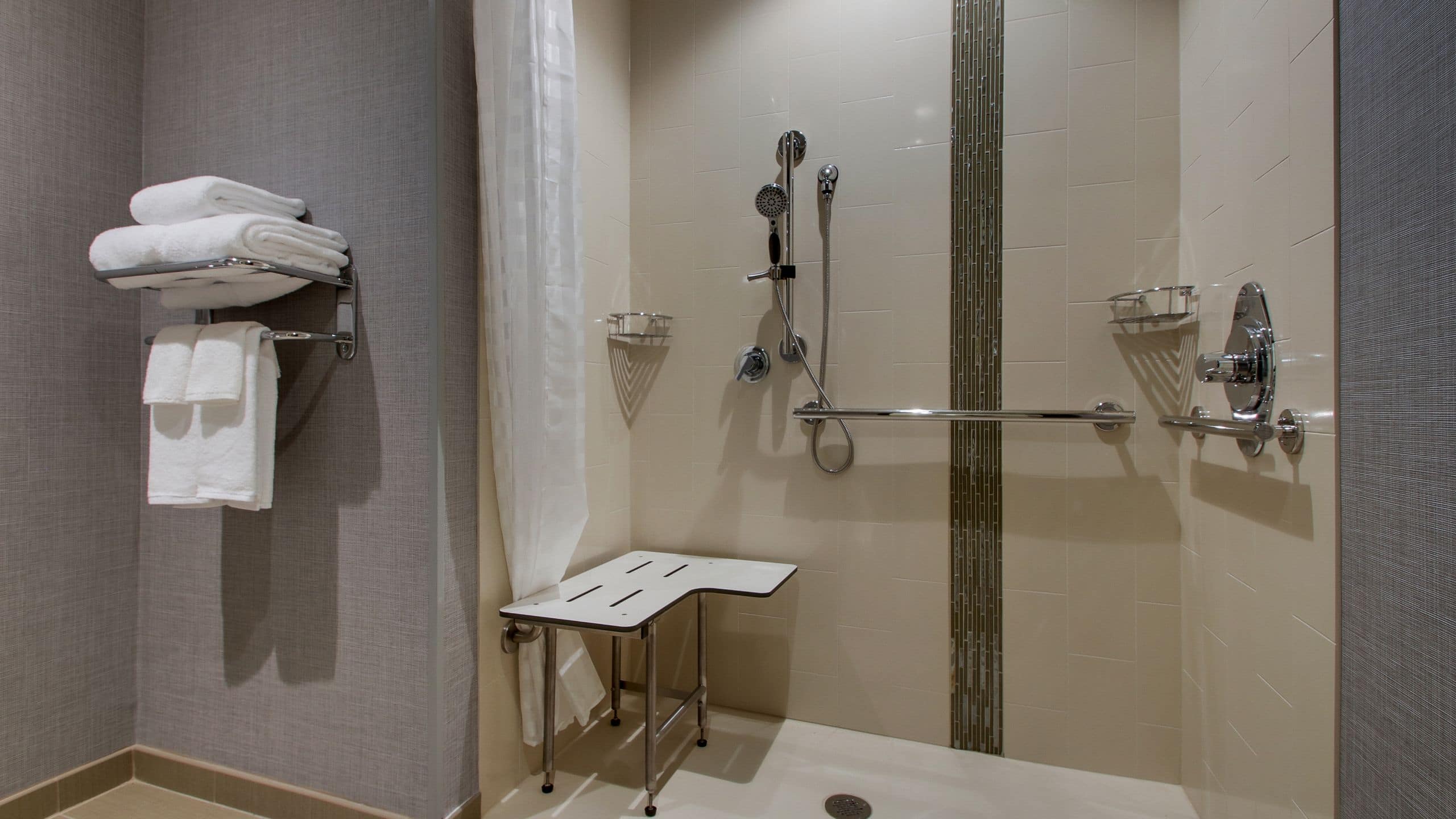 Accessible | King Bed / Roll-in Shower (plus sofa bed) - Image 5