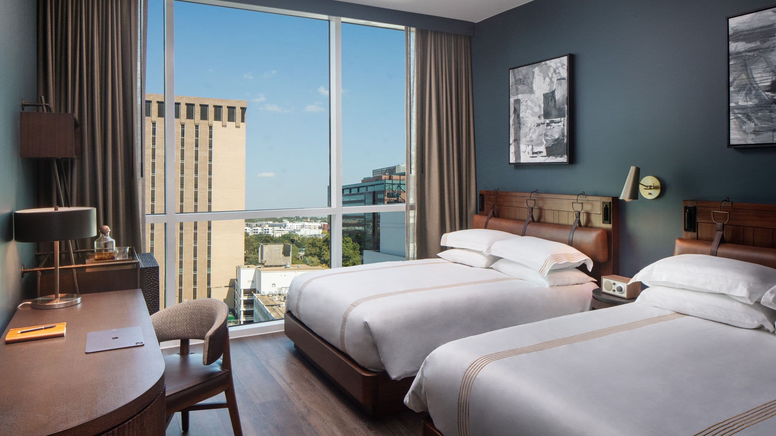 2 Queen Beds - Image 1