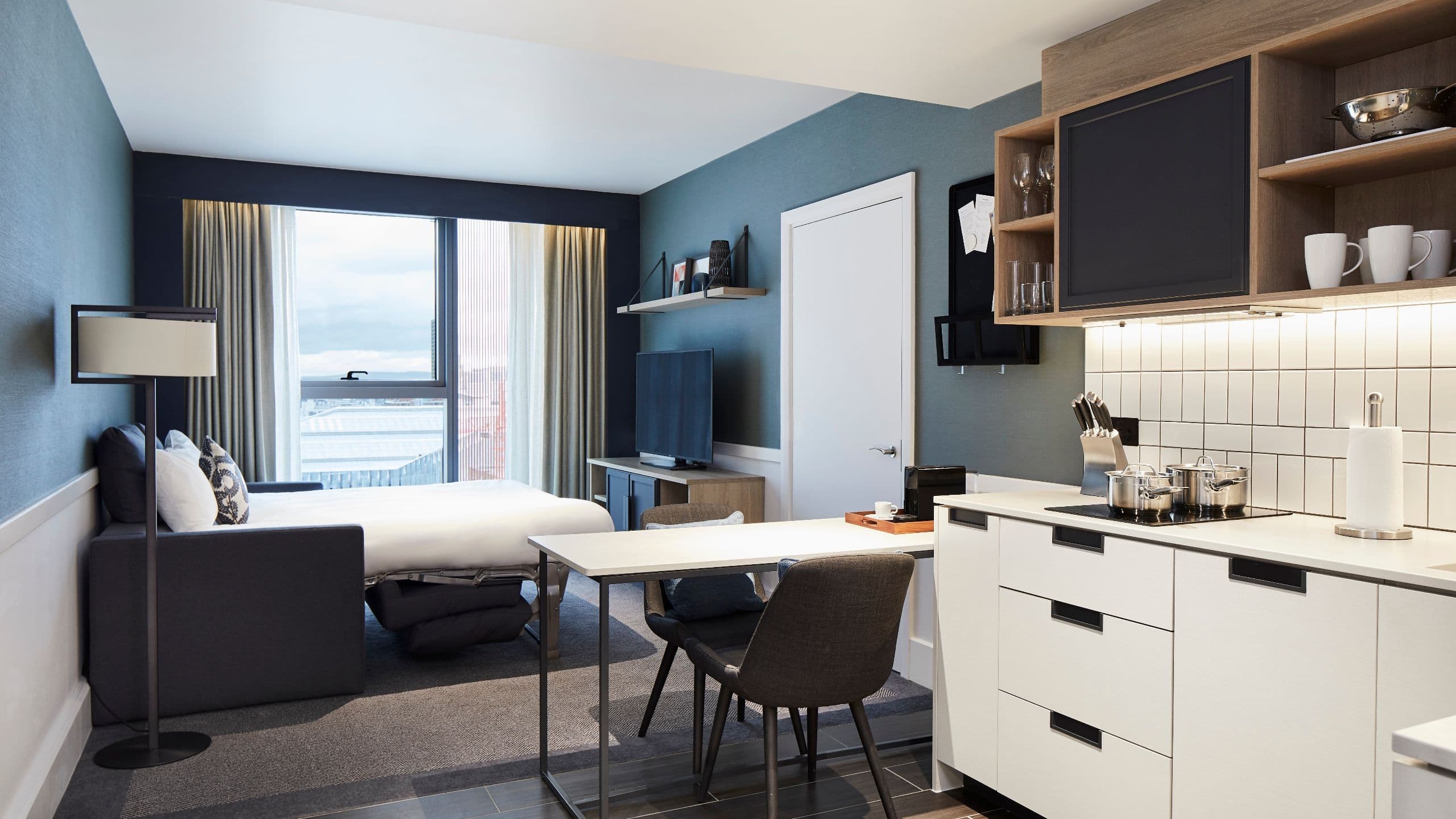 1 Bedroom Suite with 1 King Bed and Sofabed - Image 2