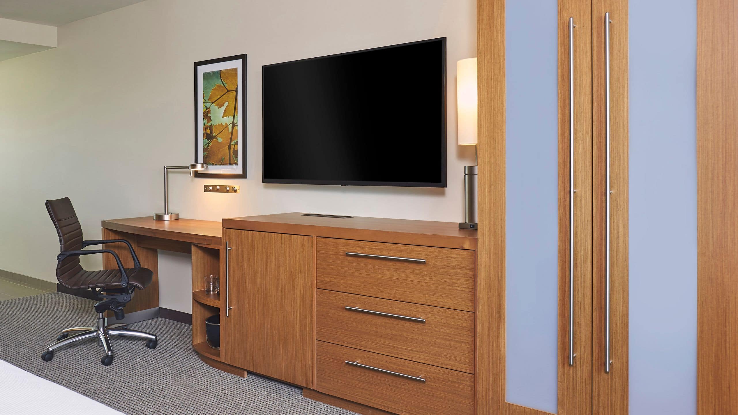 King Bed (plus sofa bed) - Image 2