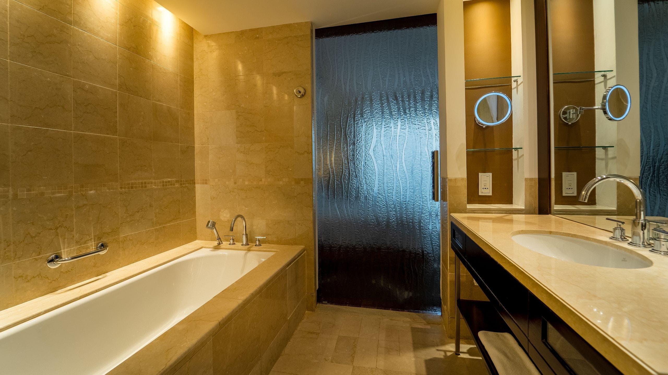 Grand Suite King - Image 3