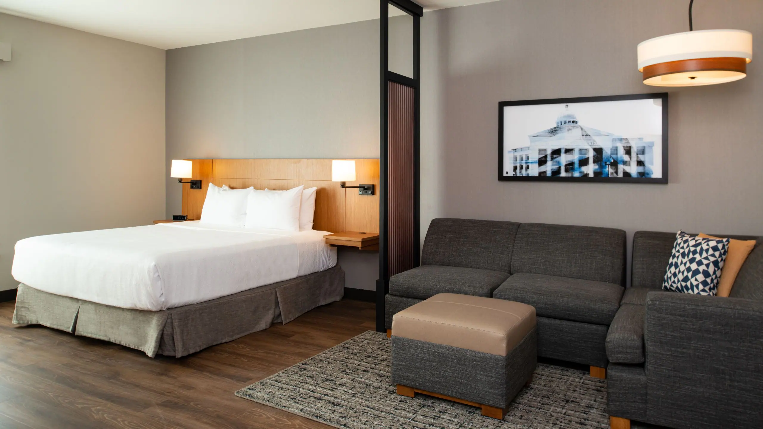 Accessible | King Bed / Tub (plus sofa bed) - Image 1