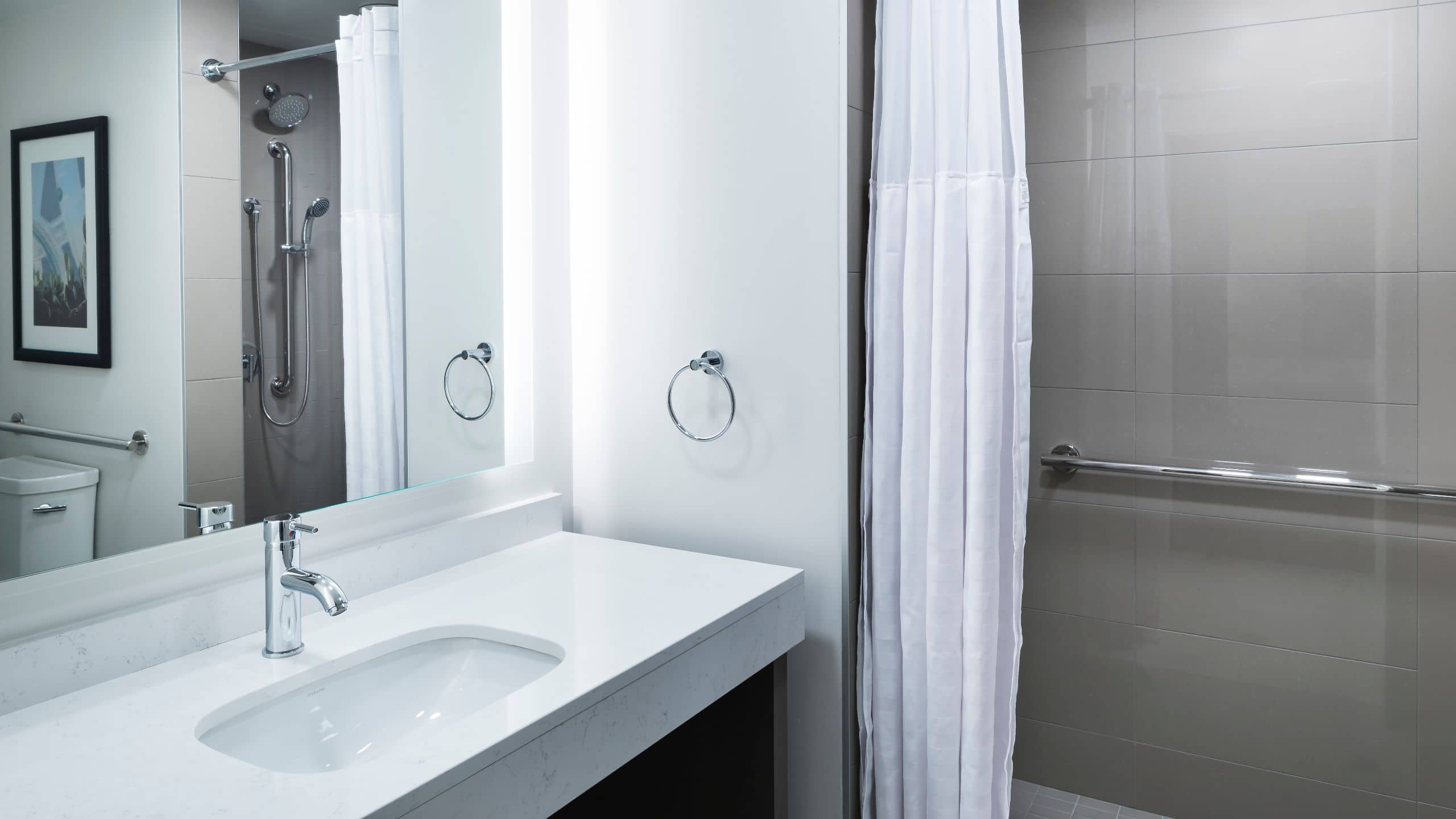 Accessible | One Bedroom Kitchen Suite/Roll-in Shower (plus sofa bed) - Image 5