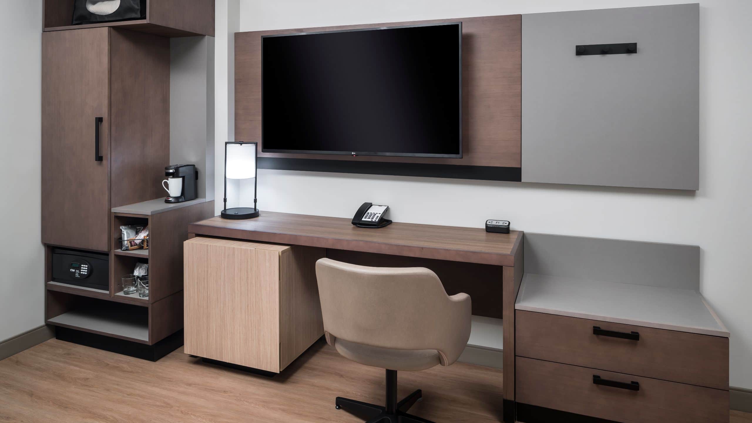 King Bed (plus sofa bed) - Image 4