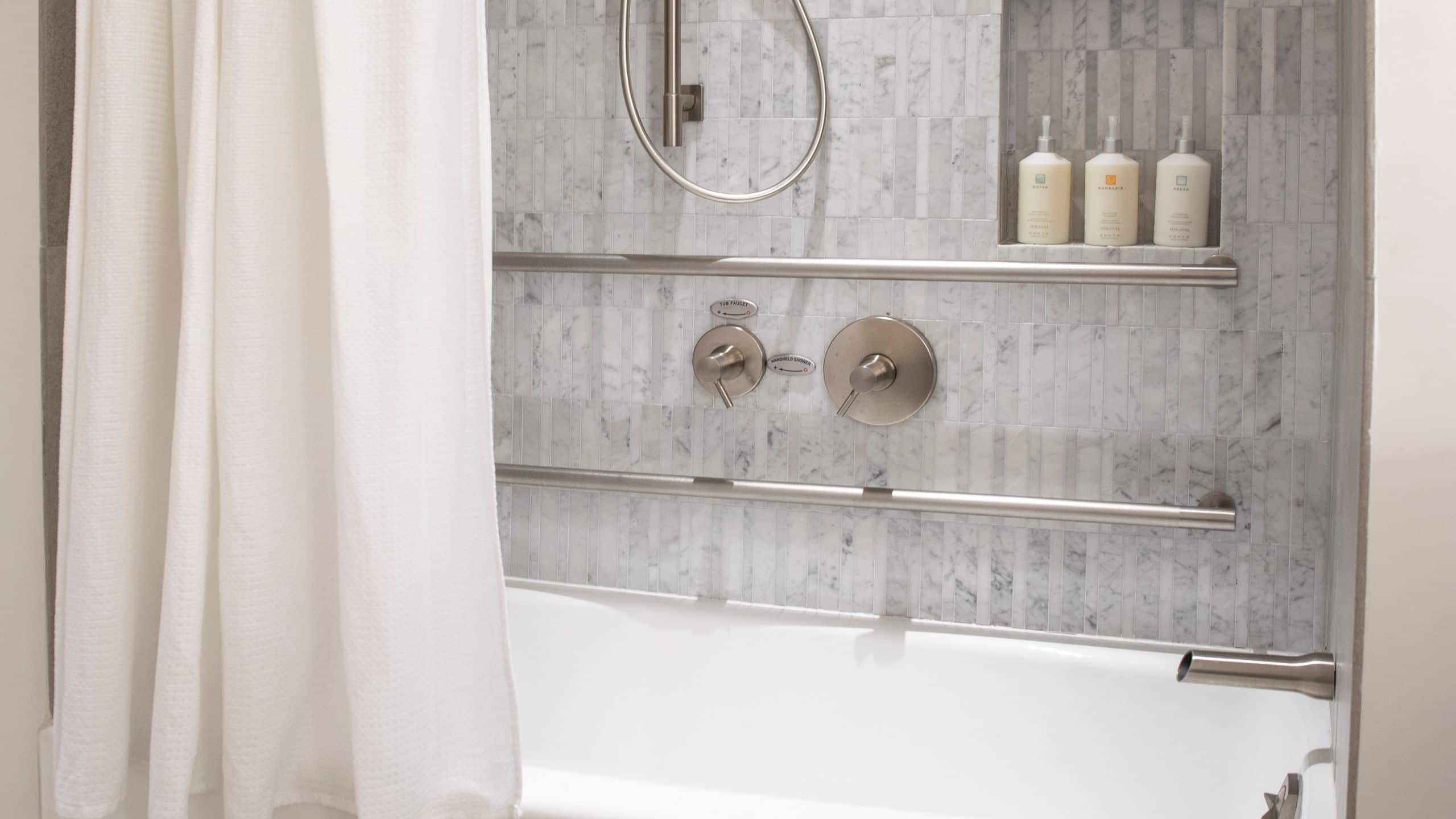 Double Queen Accessible Tub - Image 4