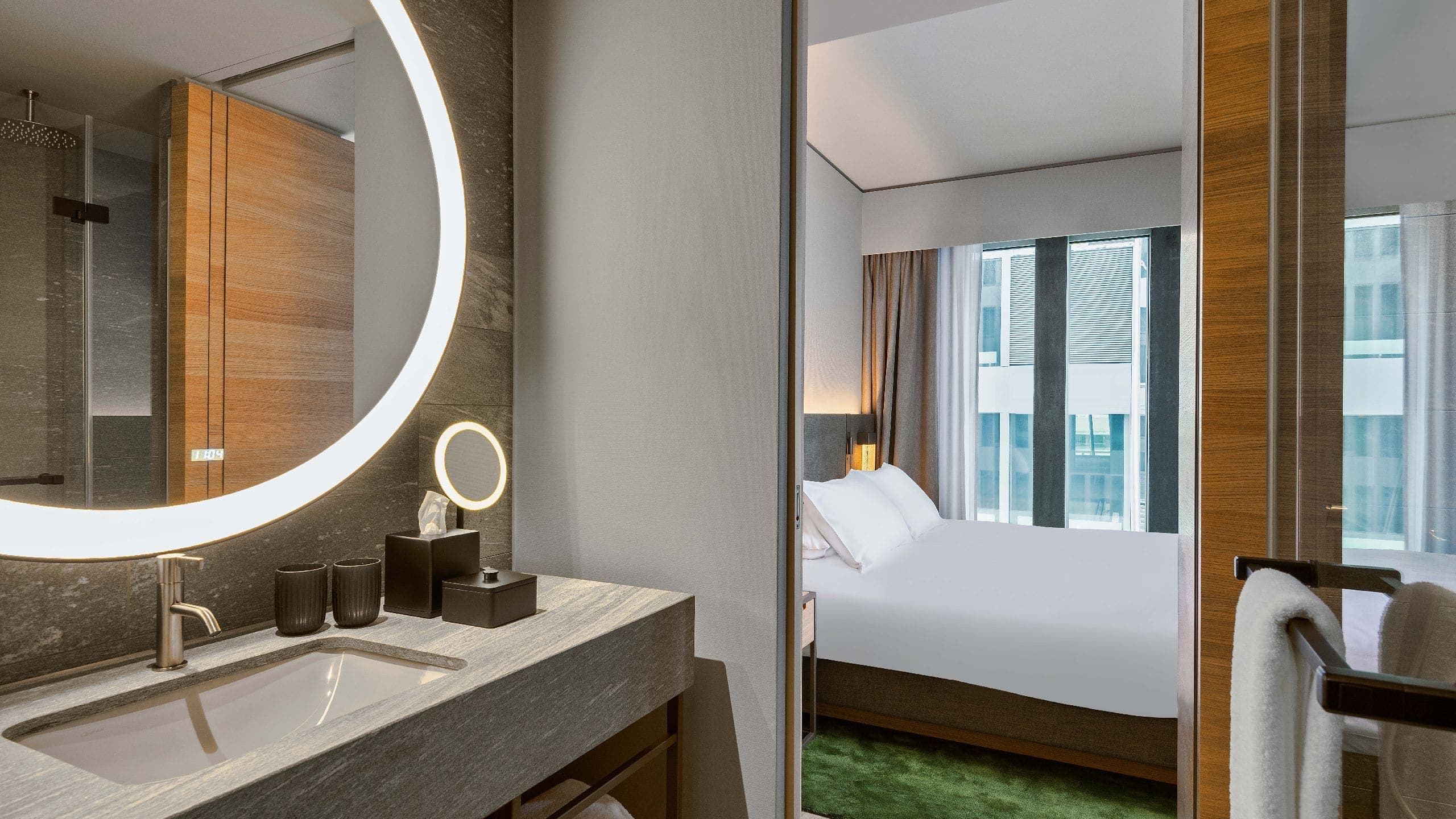 1 King Bed - Image 3