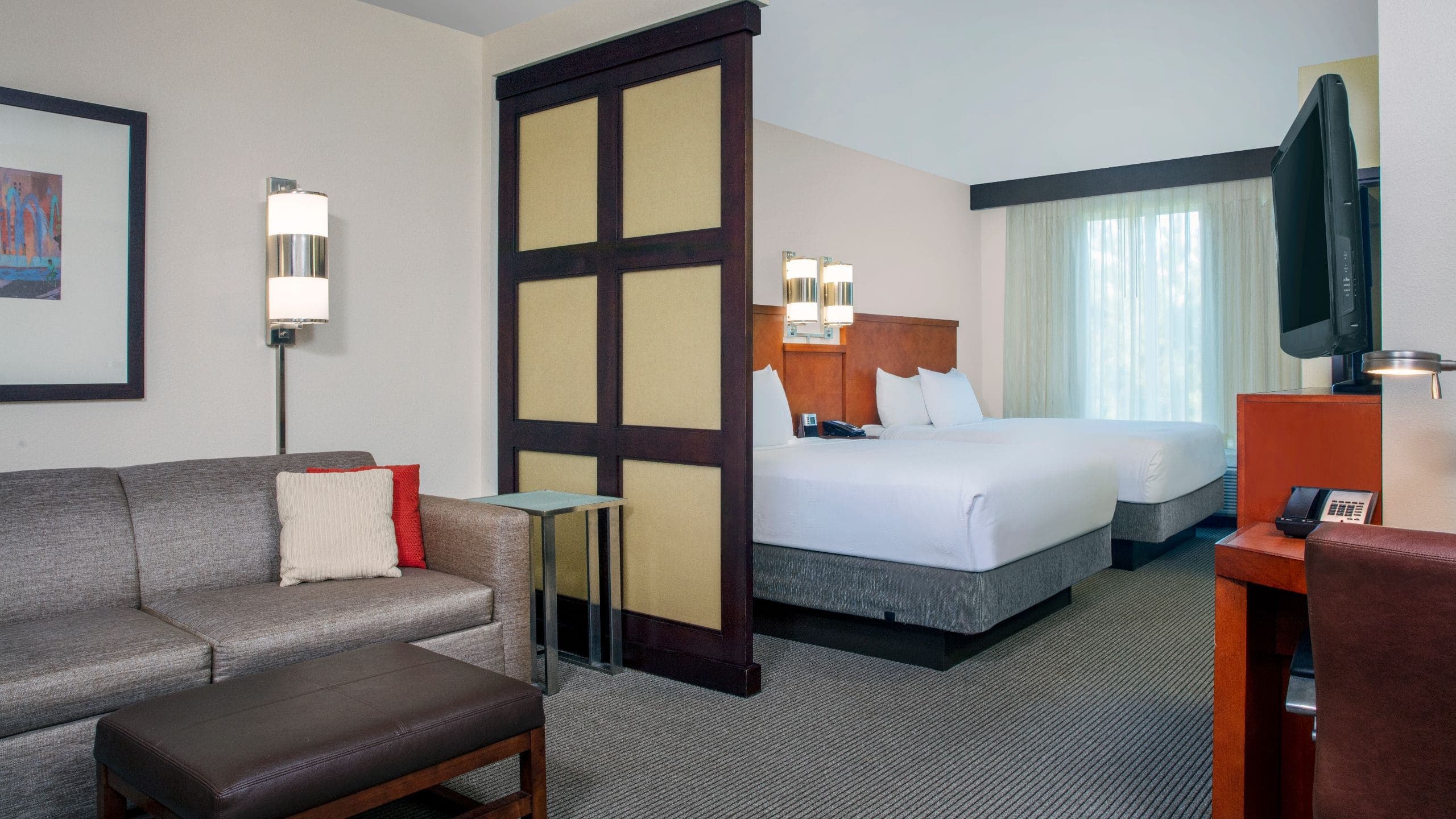 Accessible Two Queen Beds/Tub (with sofa bed) - Image 1