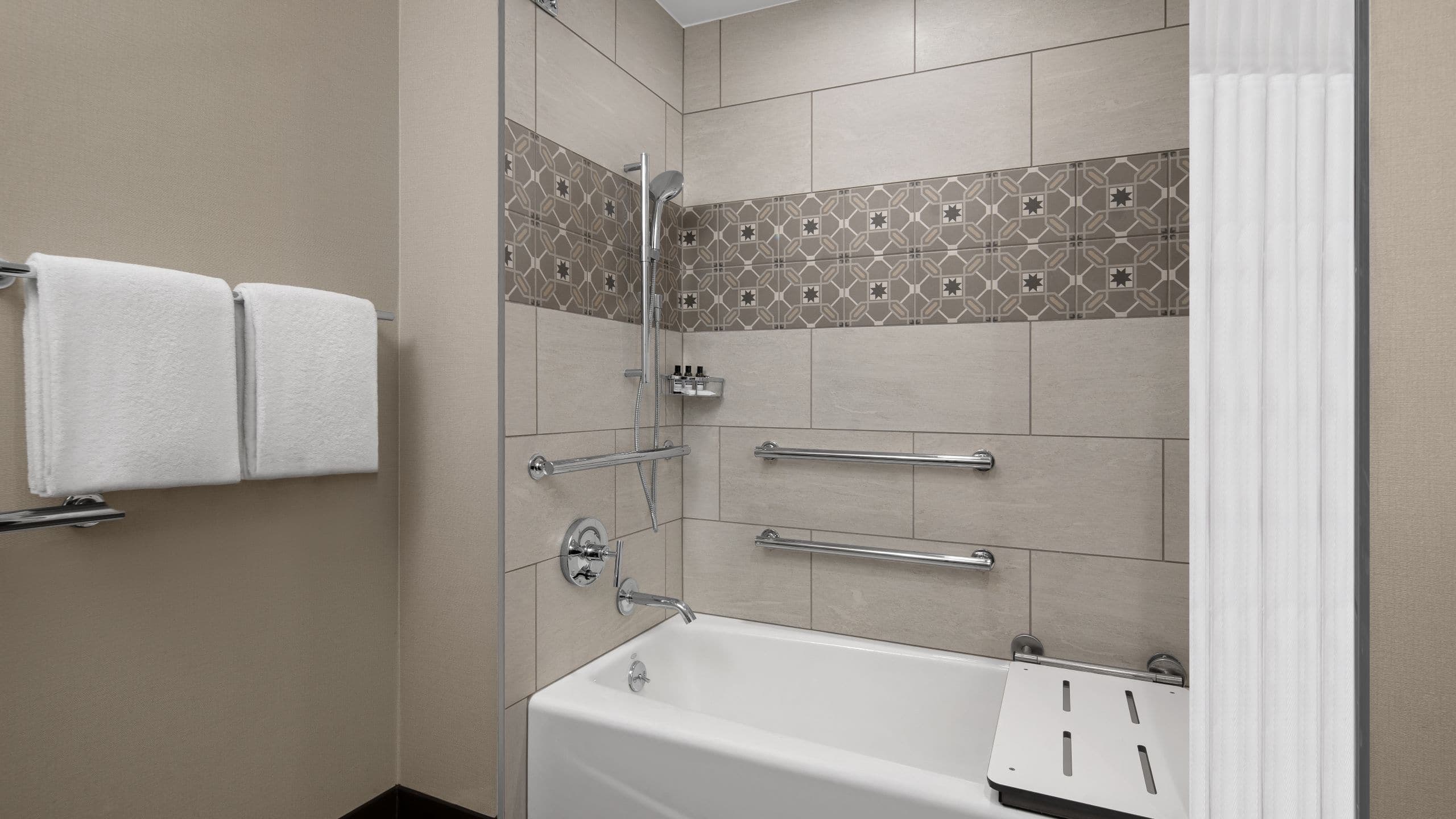 1 King Bed Accessible Tub - Image 2