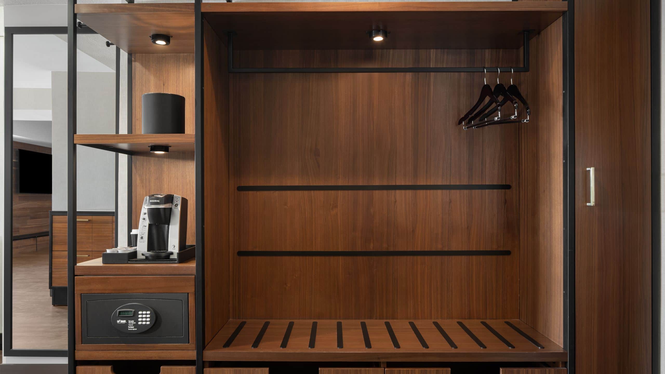 1 King Bed Accessible Tub - Image 3