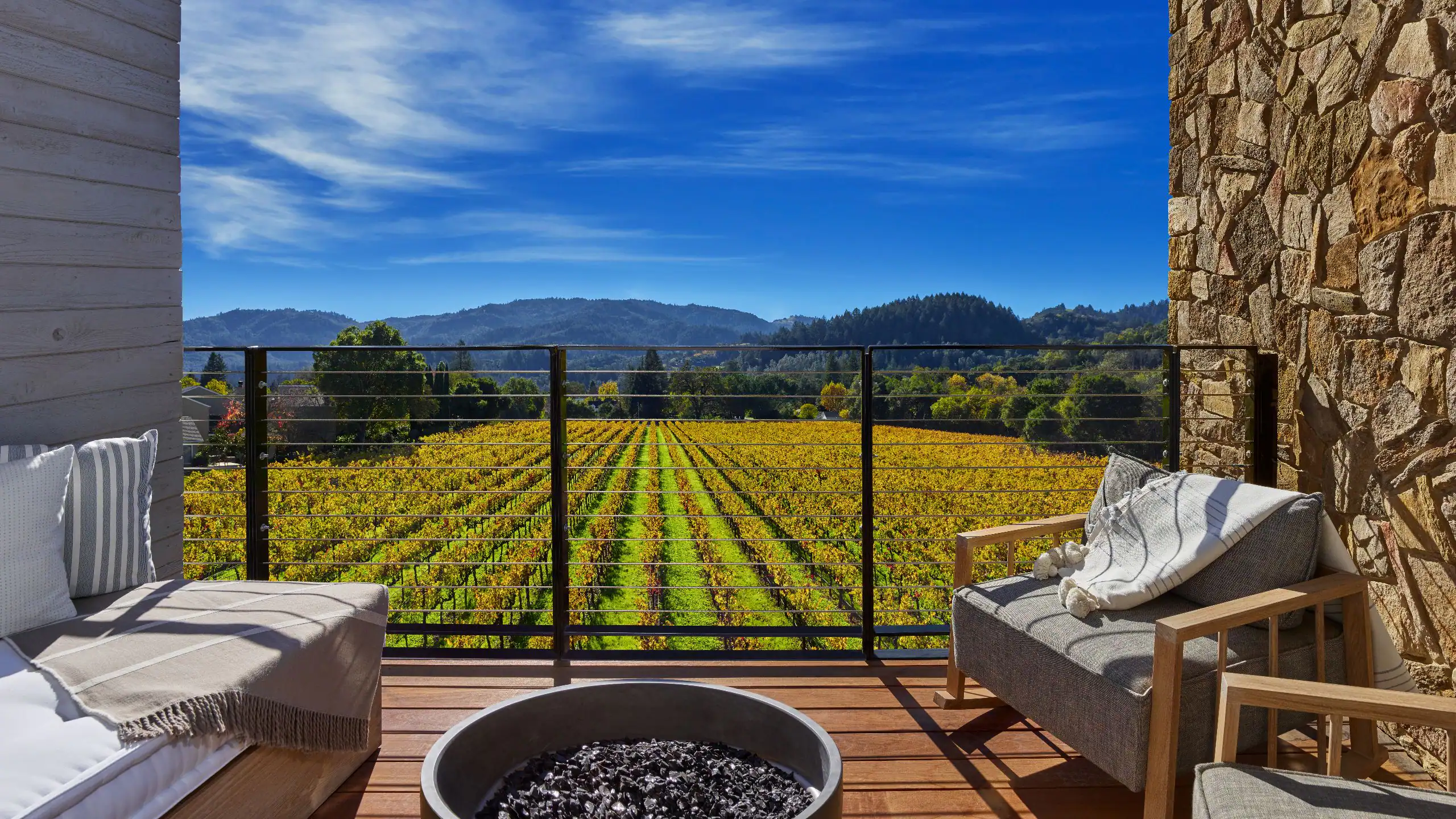 2 Queen Beds Vineyard View Balcony - Image 1