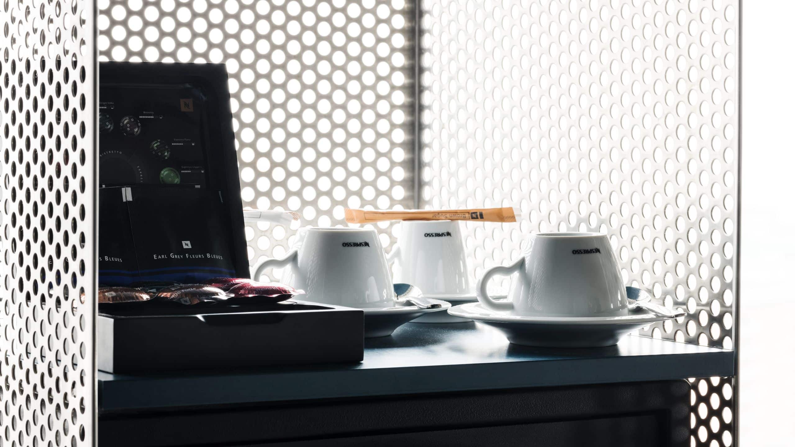 King Bed Junior Suite Ocean View - Image 5