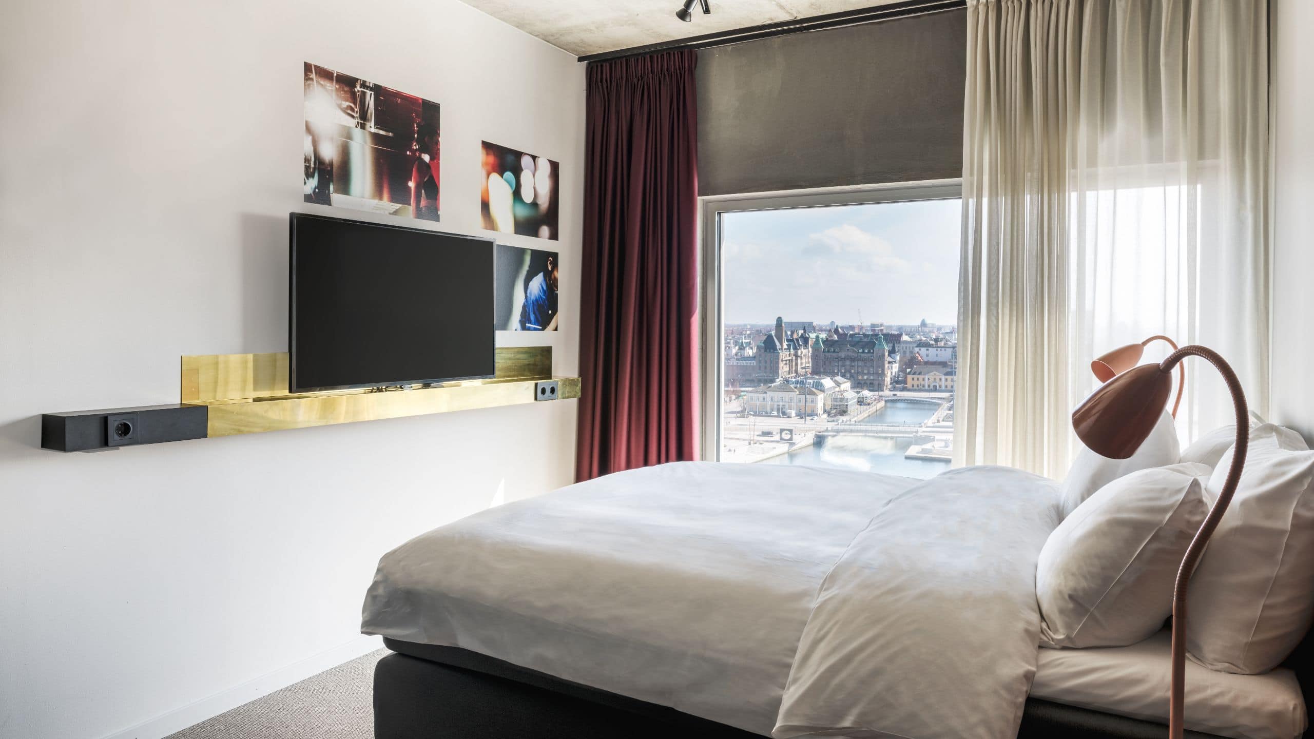 Queen Bed City View - Image 1