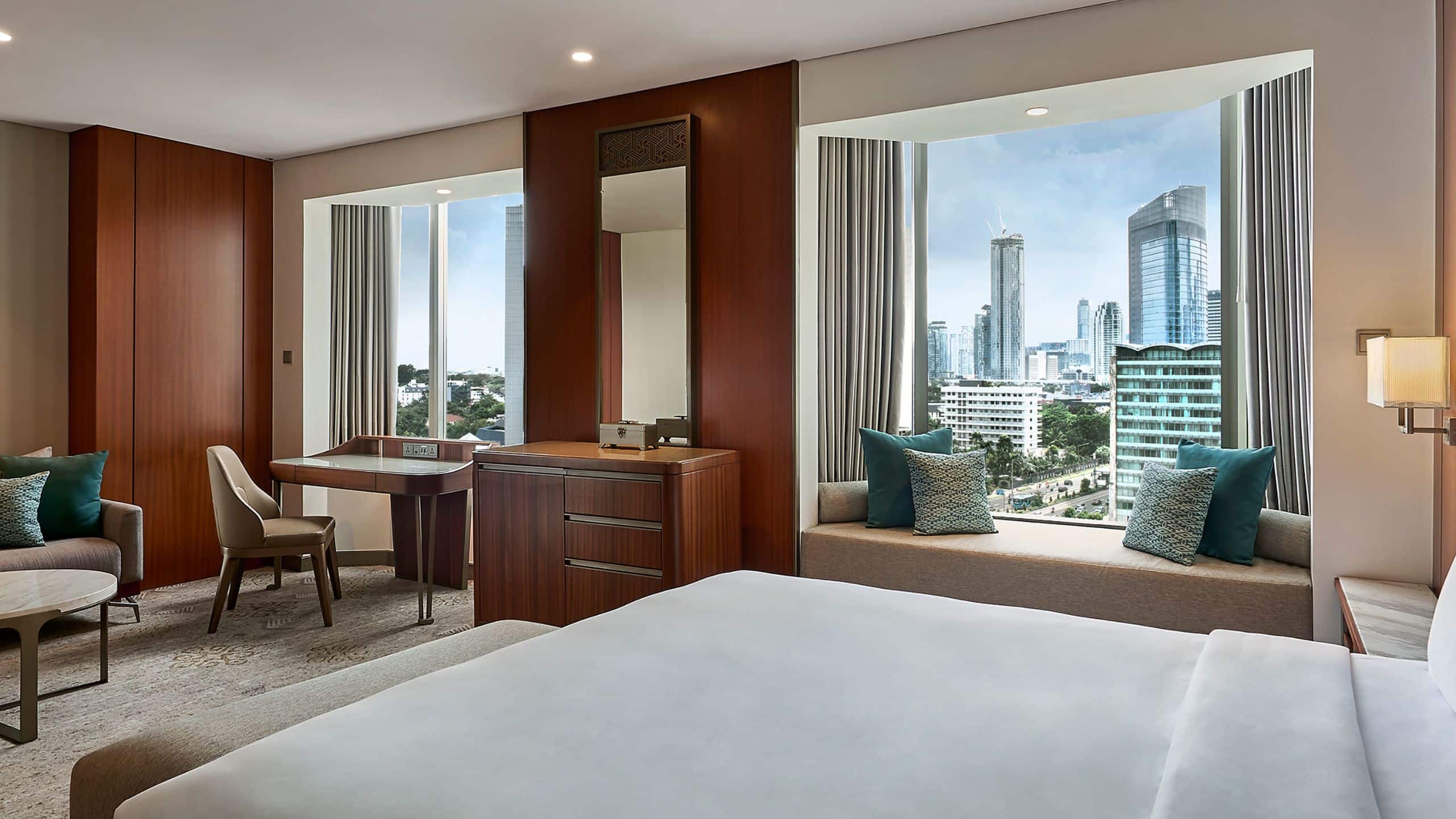 1 King Bed with City View - Image 2