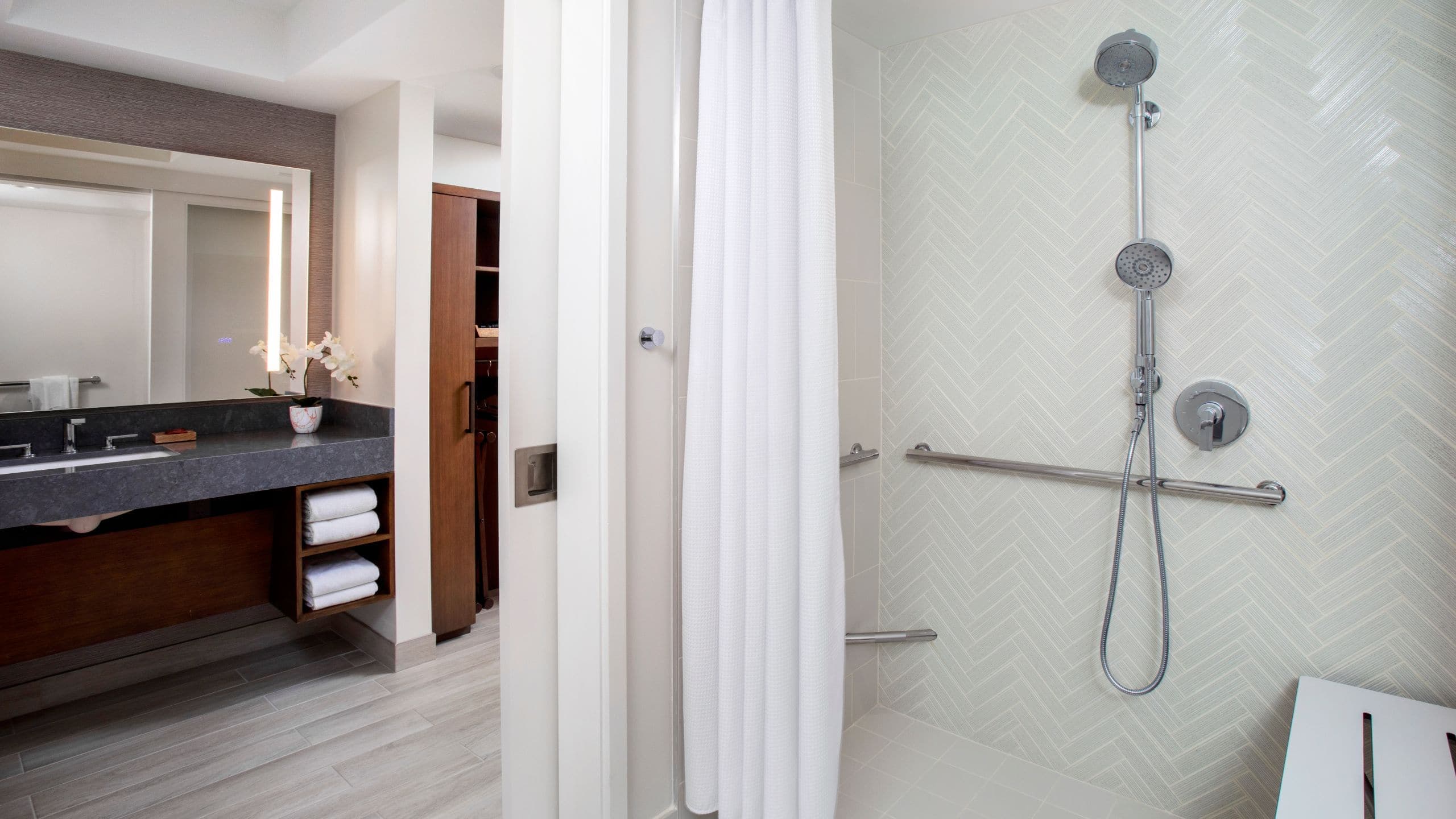 Hyatt Regency Maui Resort and Spa - Image 2