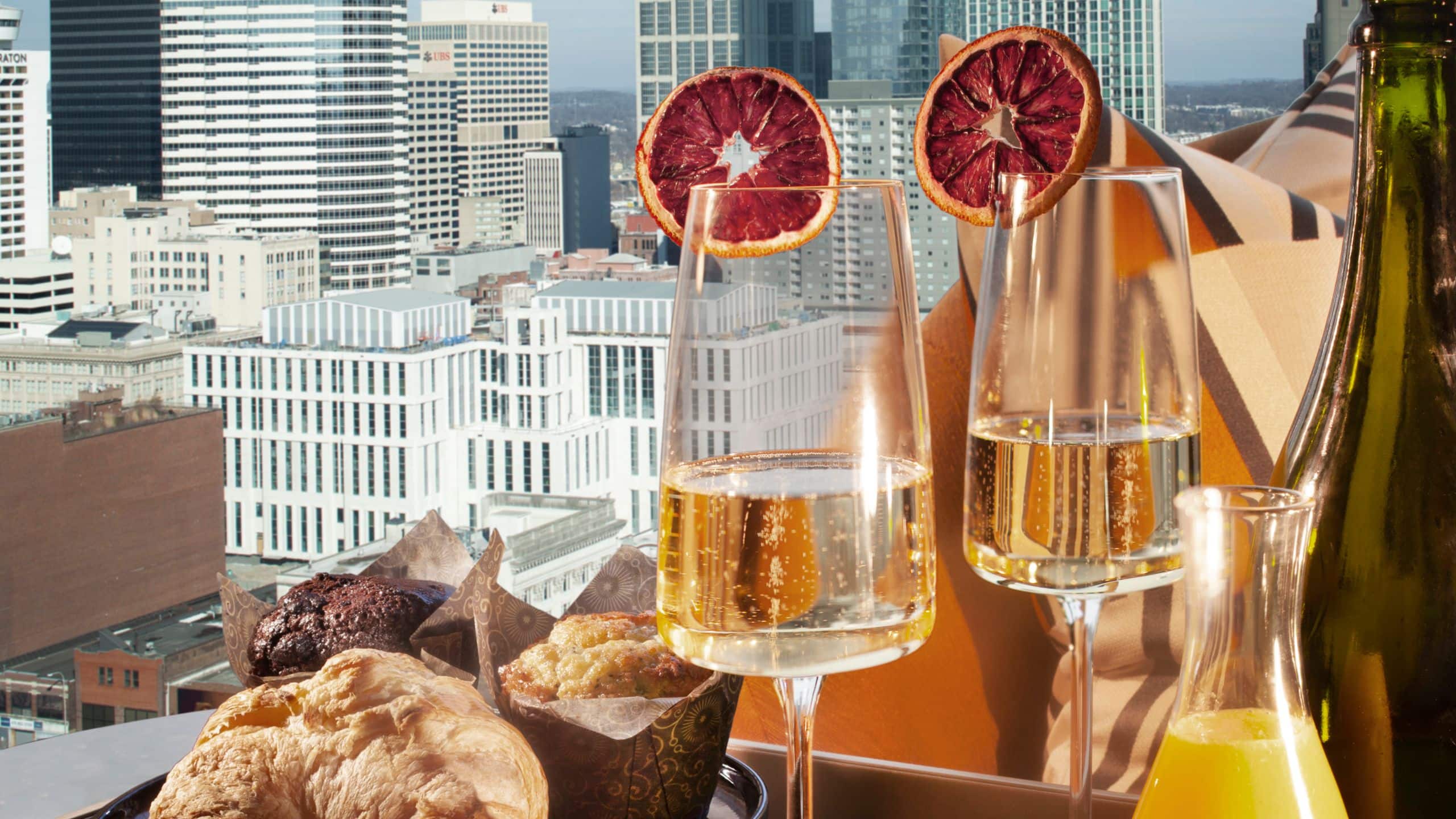 Broadway Corner Suite with 1 King Bed - Image 4