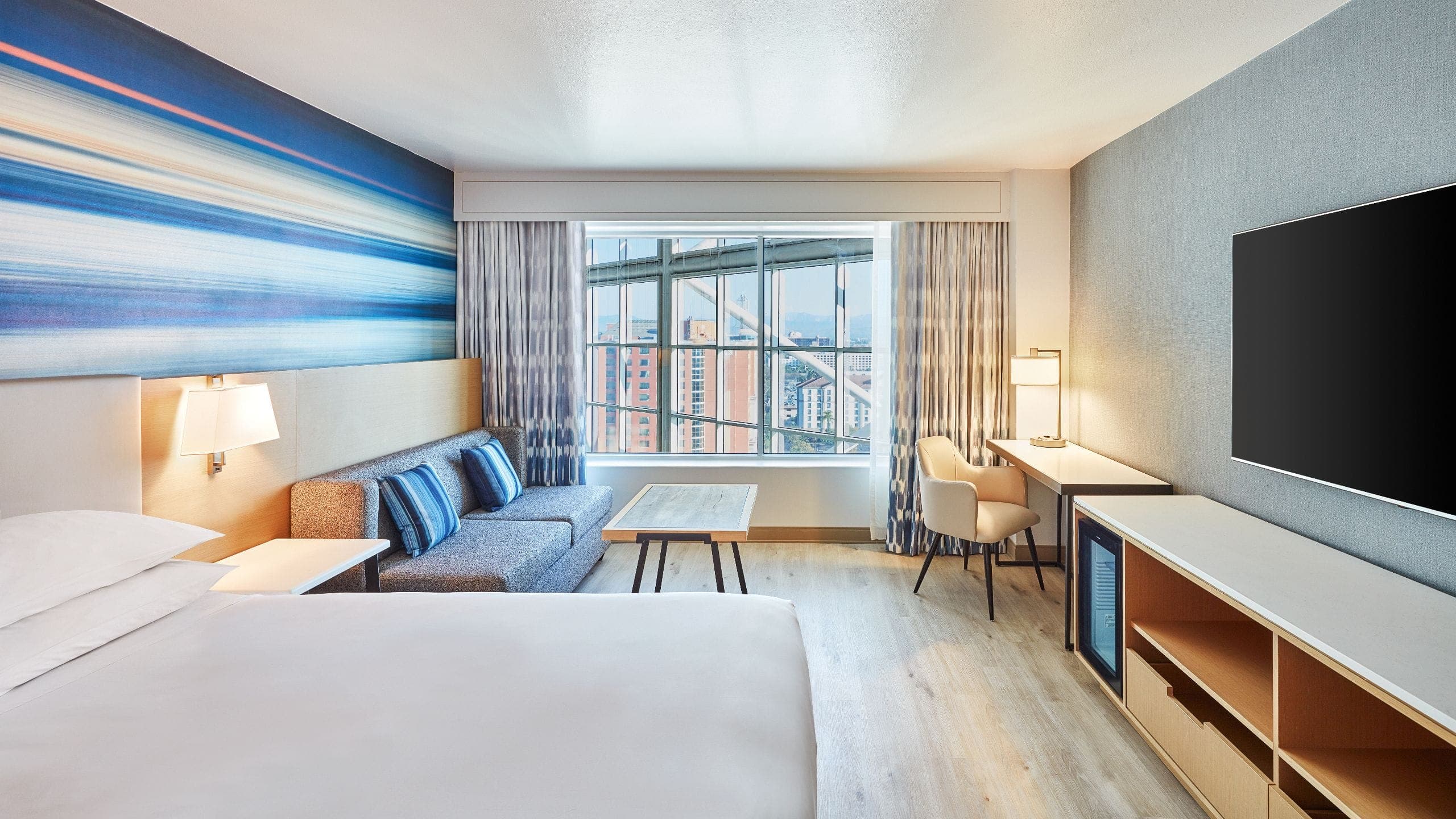 1 King Bed Deluxe - Image 1