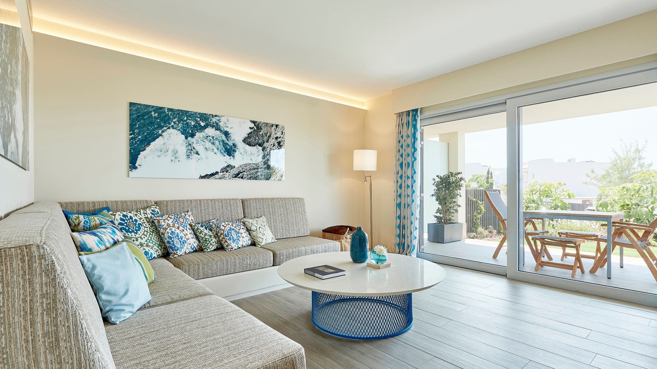 Standard Suite - Image 1