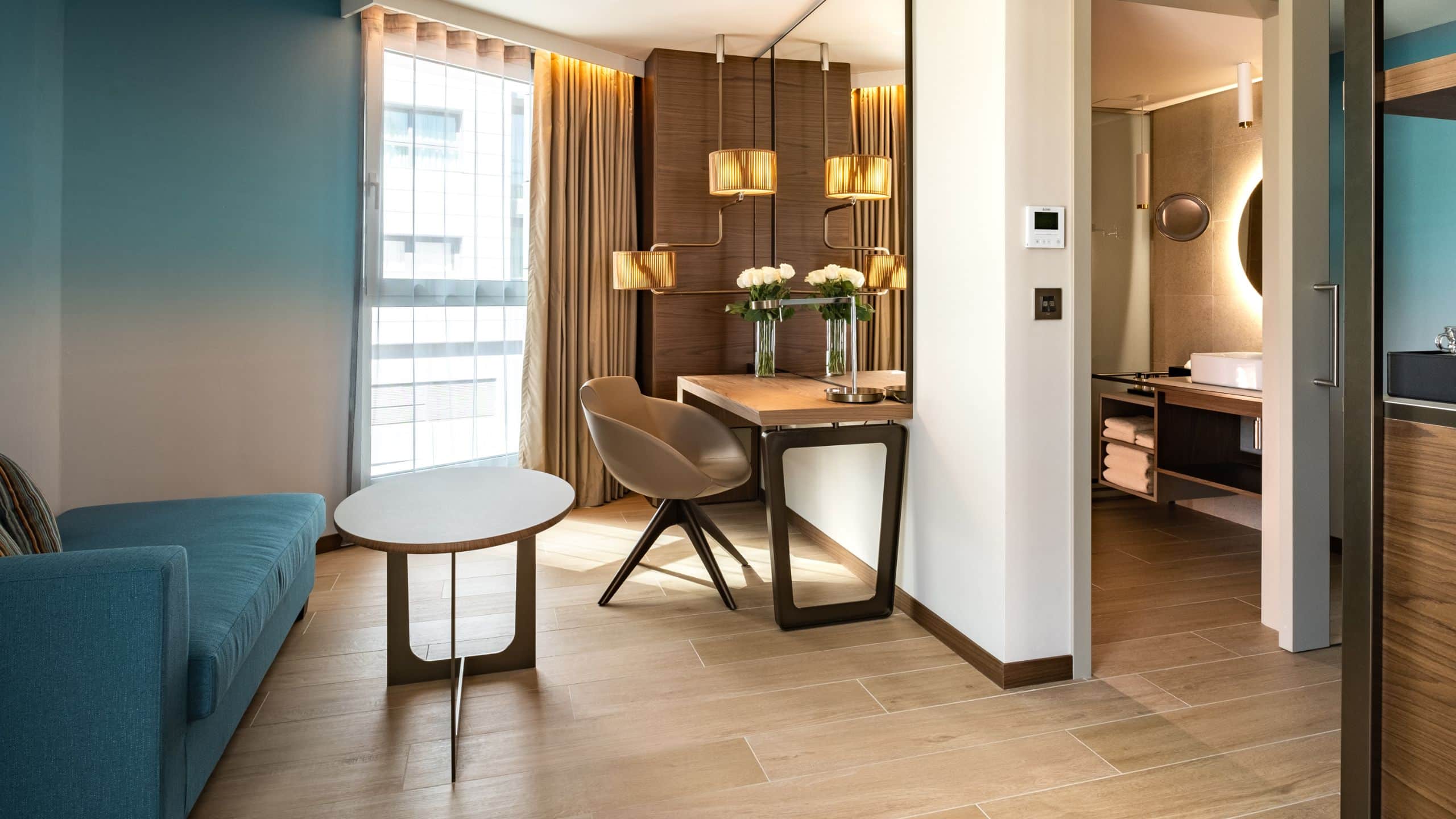 Regency Suite with 1 King Bed and Pjazza View - Image 3