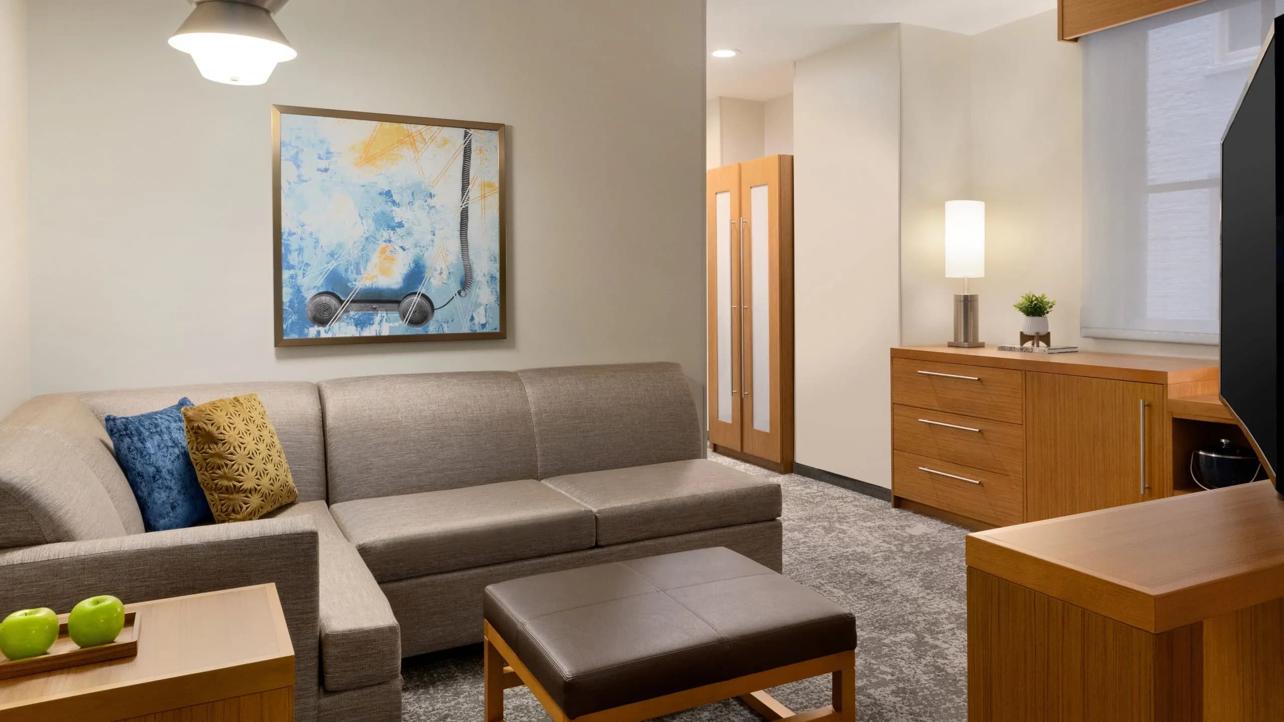 Accessible | Two Queen Beds / Roll-in Shower (plus sofa bed) - Image 3