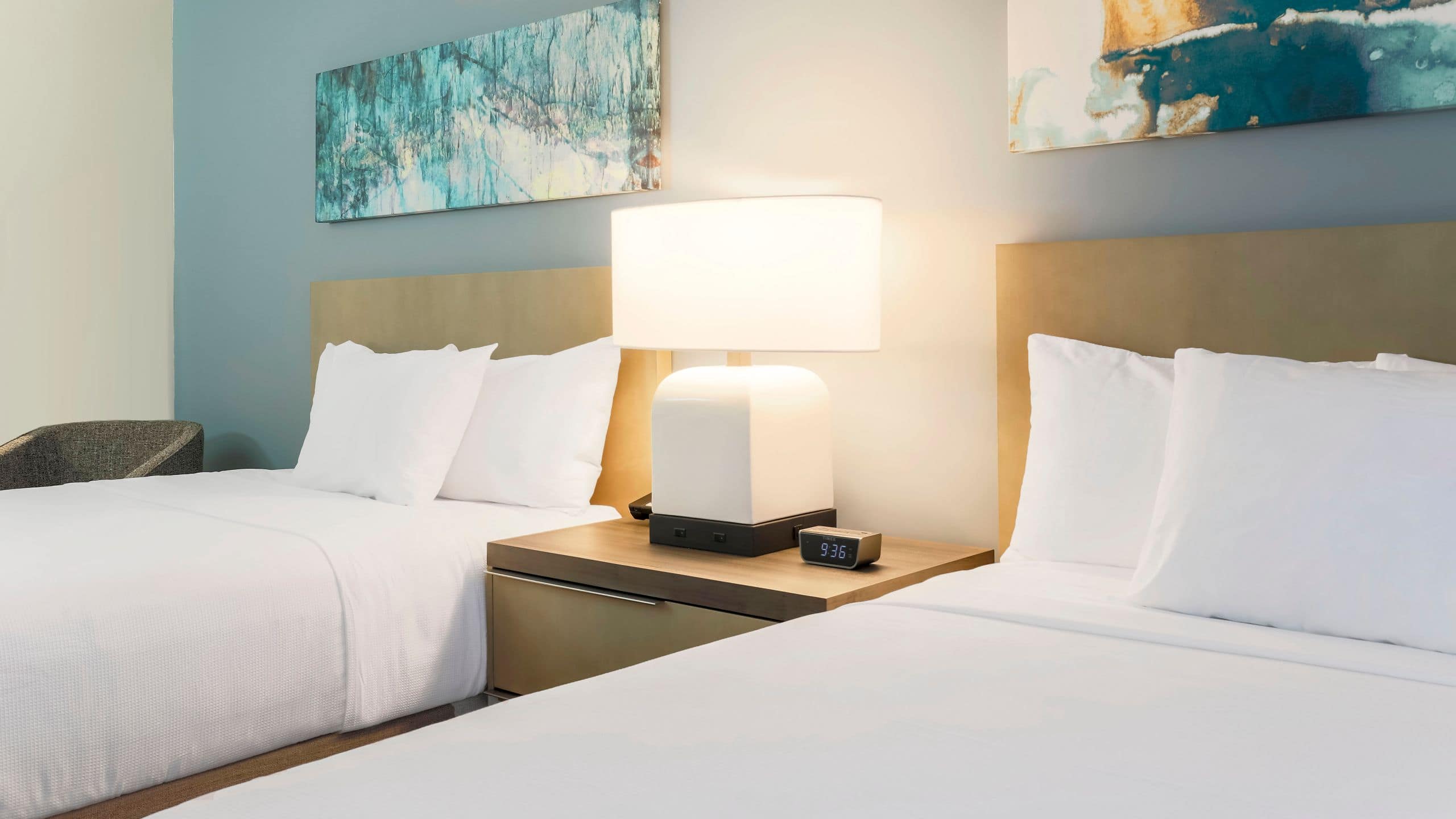 One Bedroom Kitchen Suite Two Queen Beds (Plus Sofa Bed) - Image 2