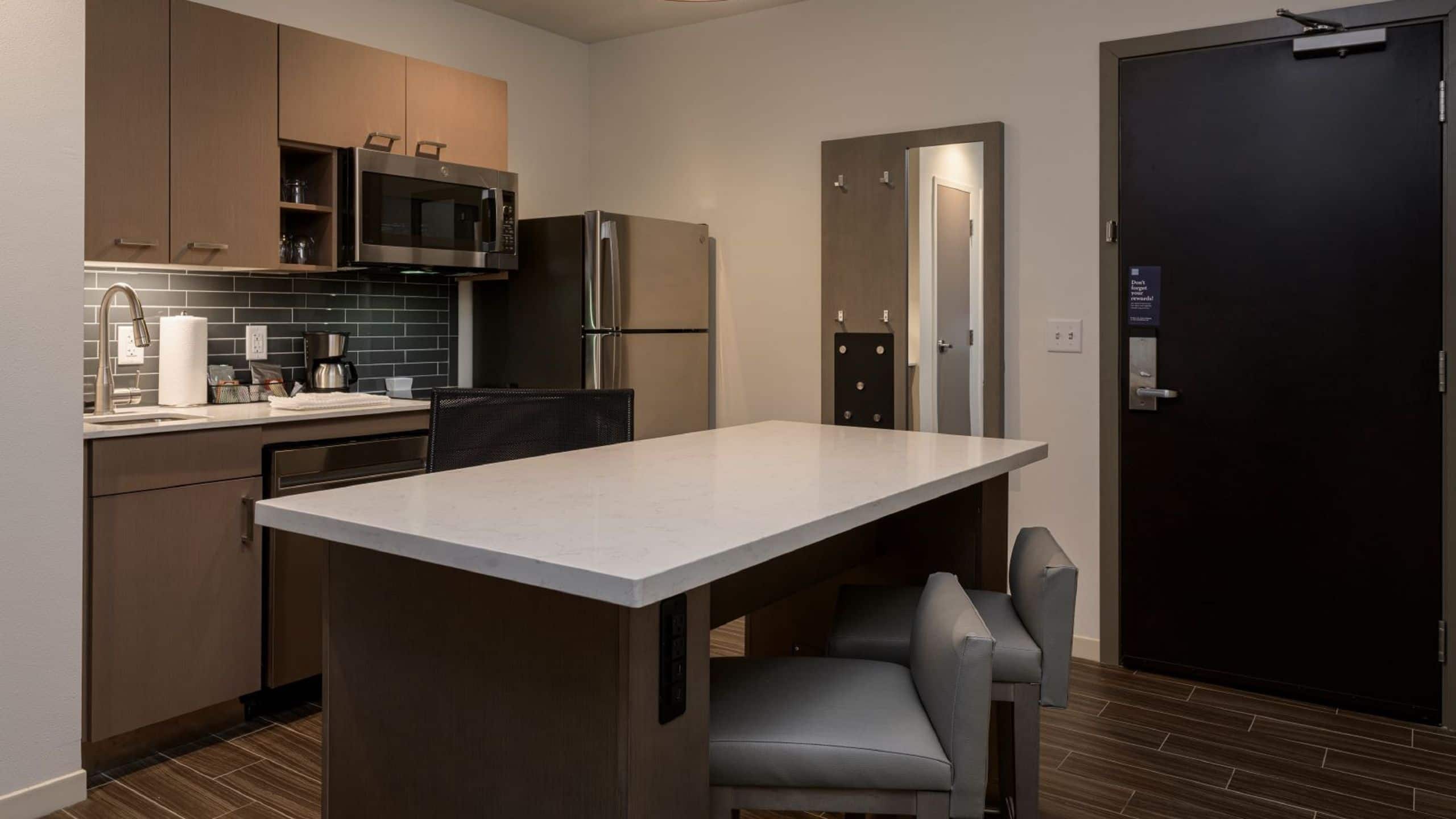 One Bedroom Kitchen Suite | King Bed (plus sofa bed) - Image 2