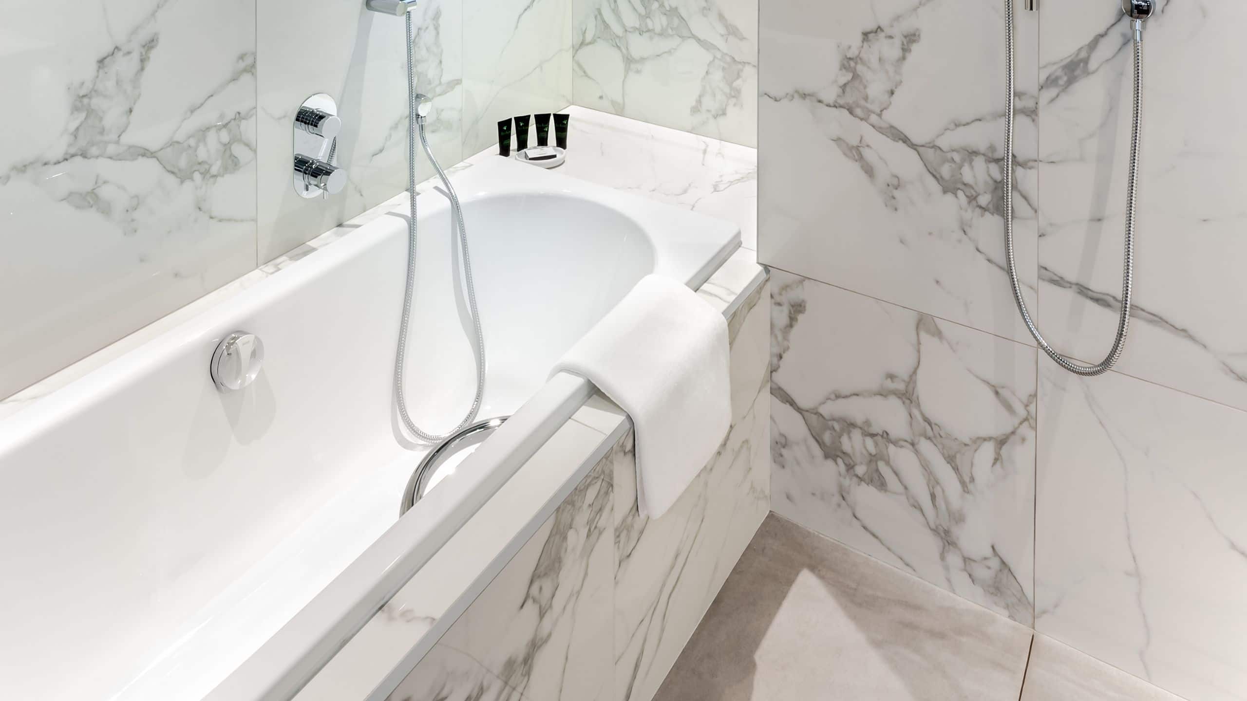 1 King Bed - Image 6