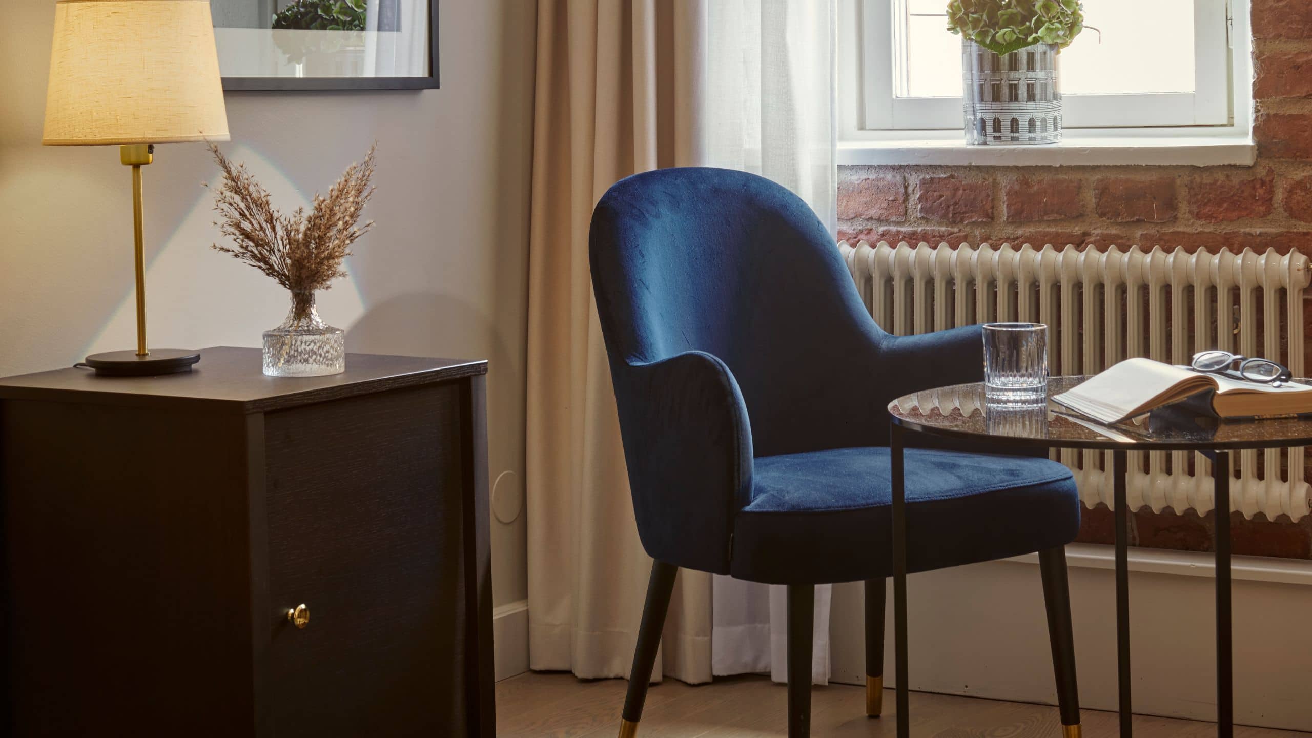 1 King Bed - Image 2