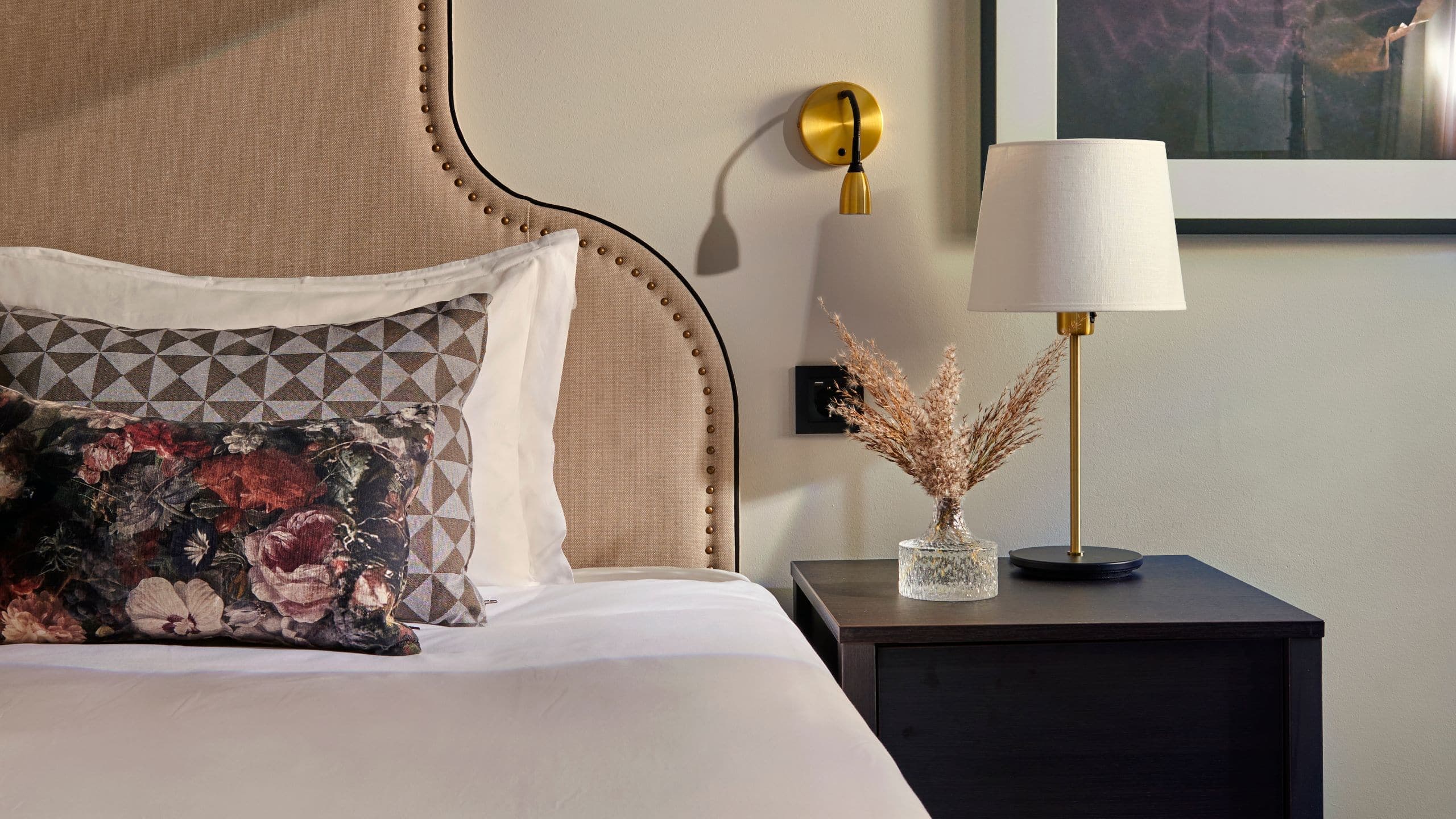 1 King Bed - Image 4