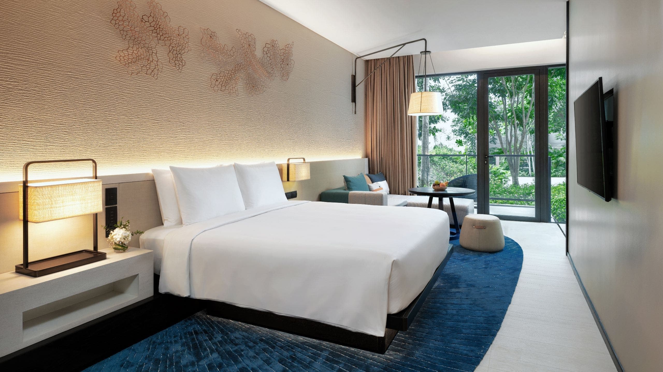 1 King Bed Garden View - Image 1