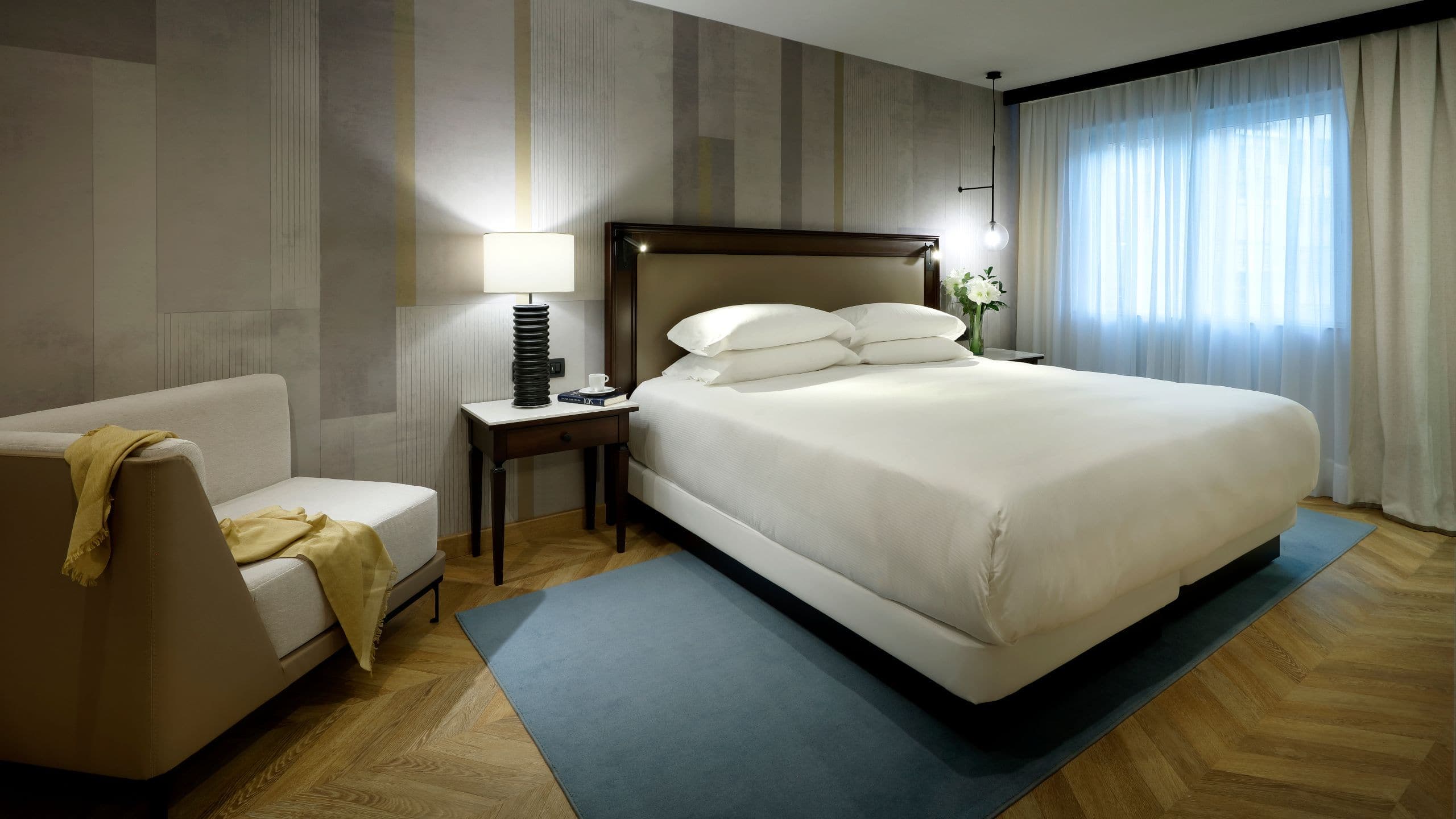1 King Bed - Image 3