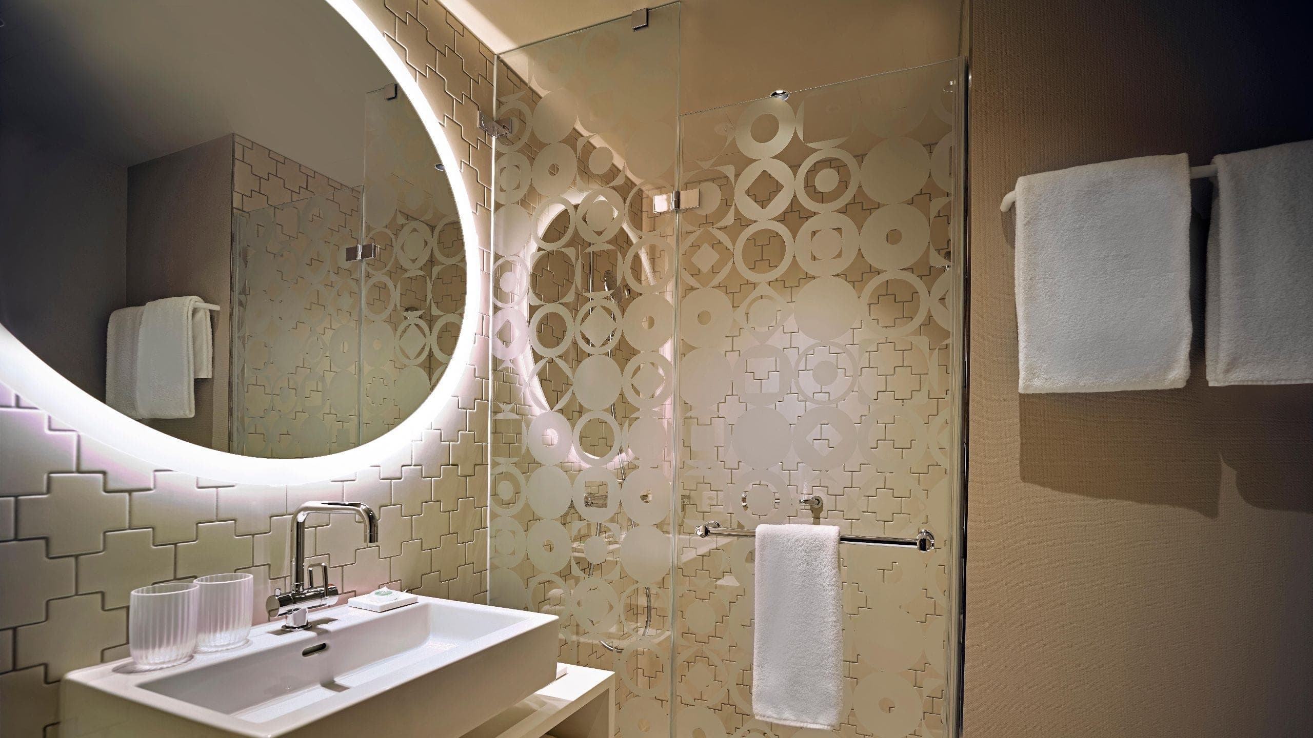 2 Twin Beds - Image 4