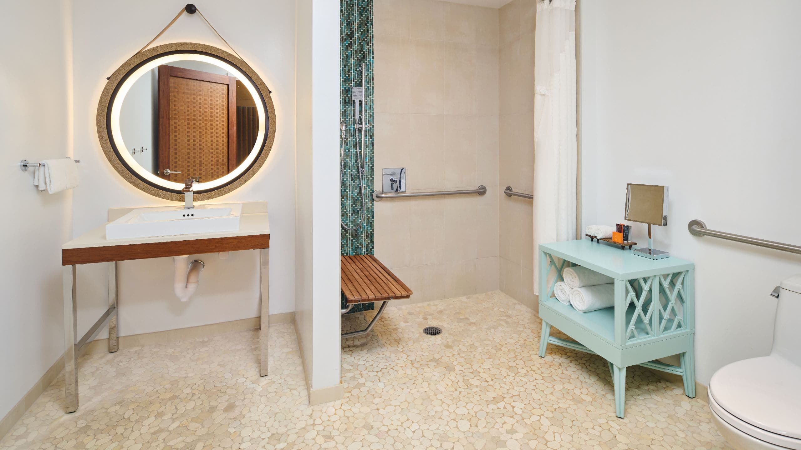 1 King Bed with Accessible Shower - Image 1