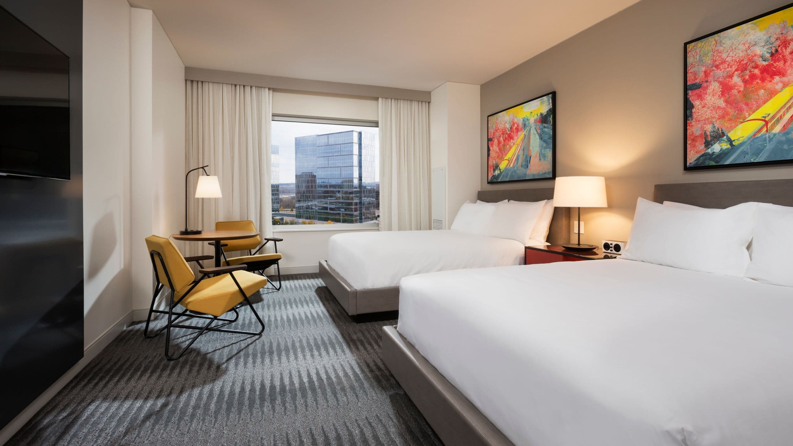 2 Queen Beds - Image 2