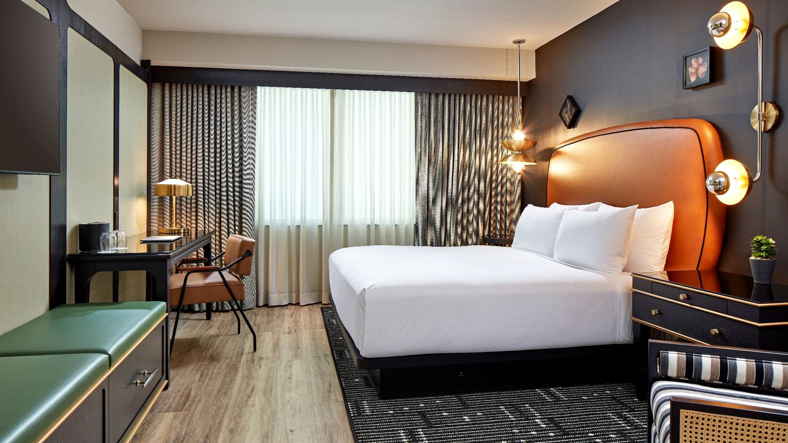 1 King Bed - Image 1