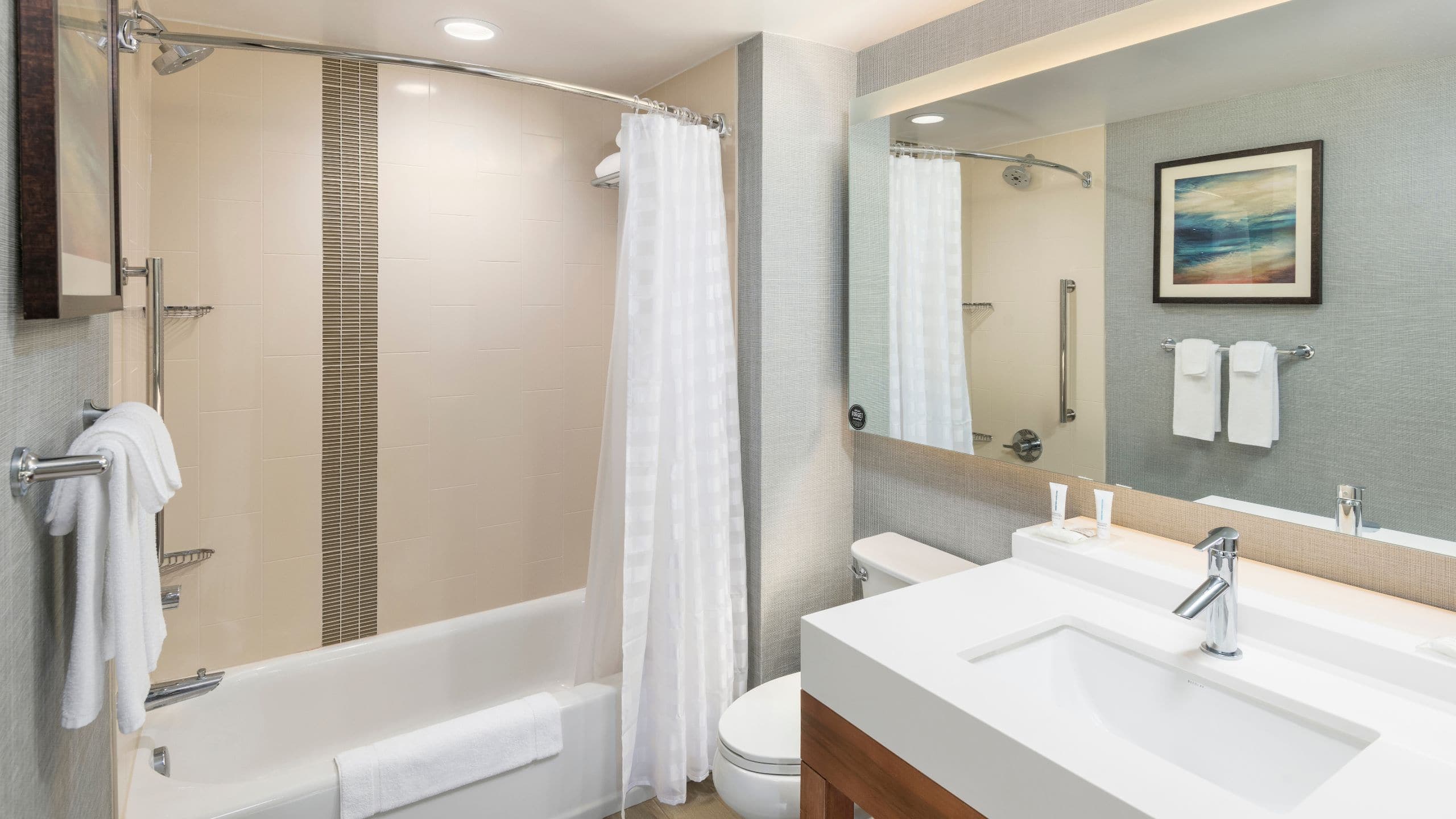 Accessible Two Queen Beds/Tub (Plus Sofa Bed) - Image 2