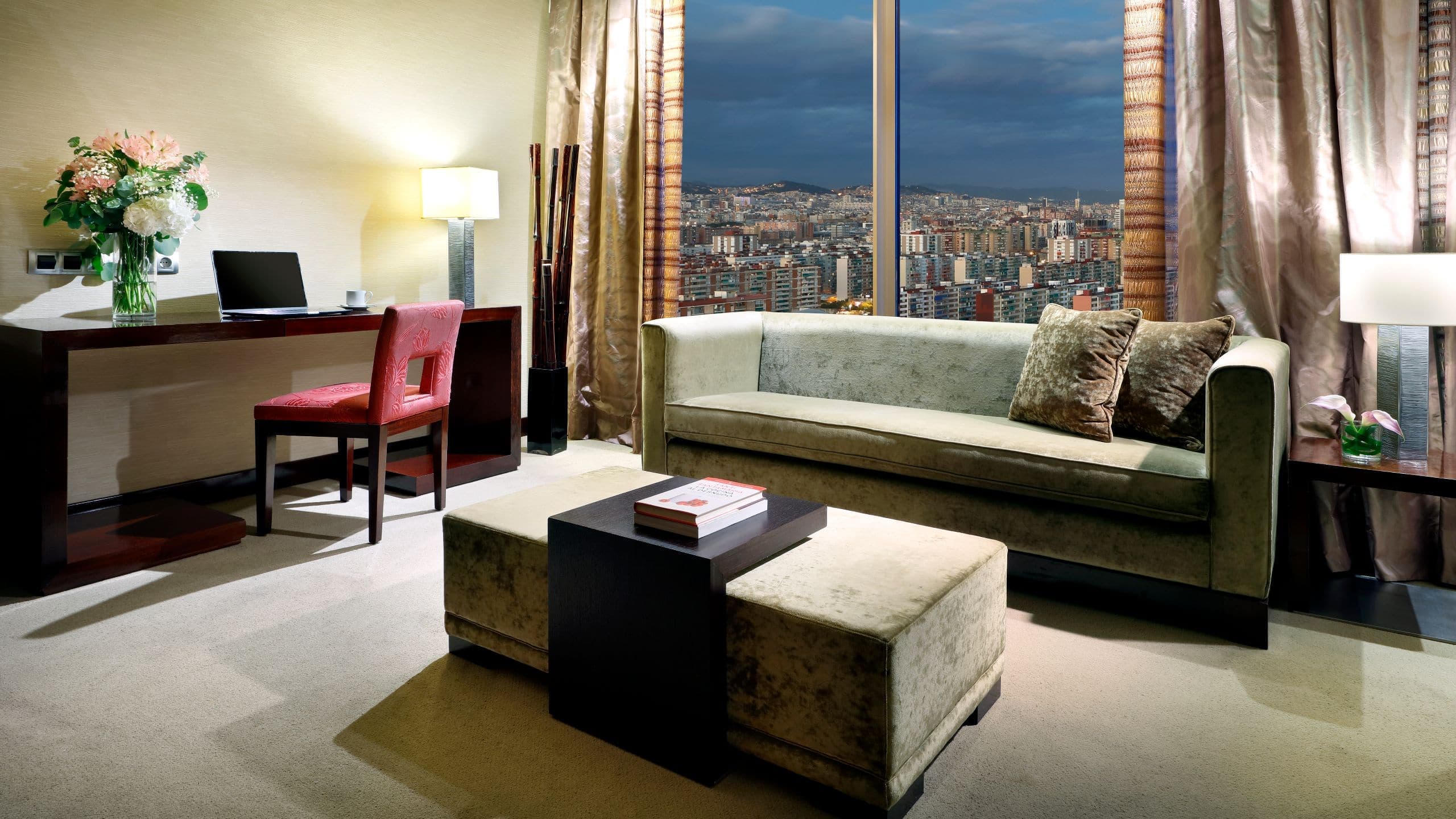 Regency Suites King High Floor Deluxe - Image 3