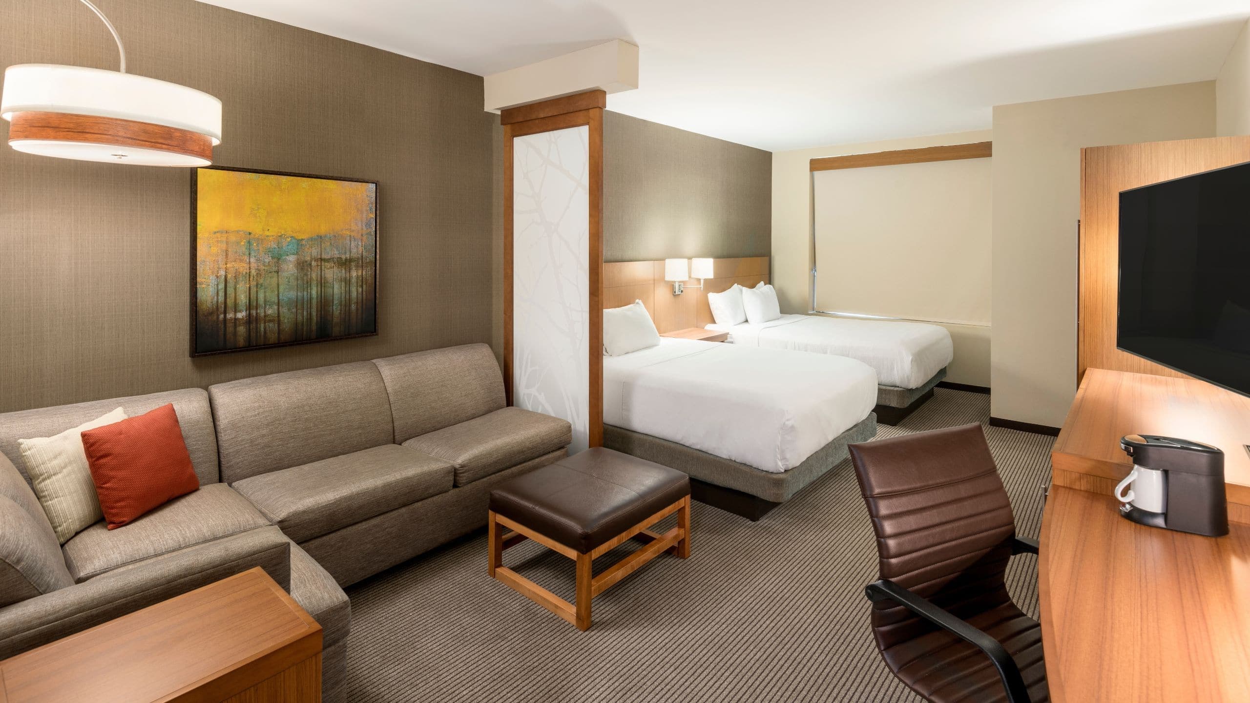 Accessible Two Queen Beds/Tub (Plus Sofa Bed) - Image 3