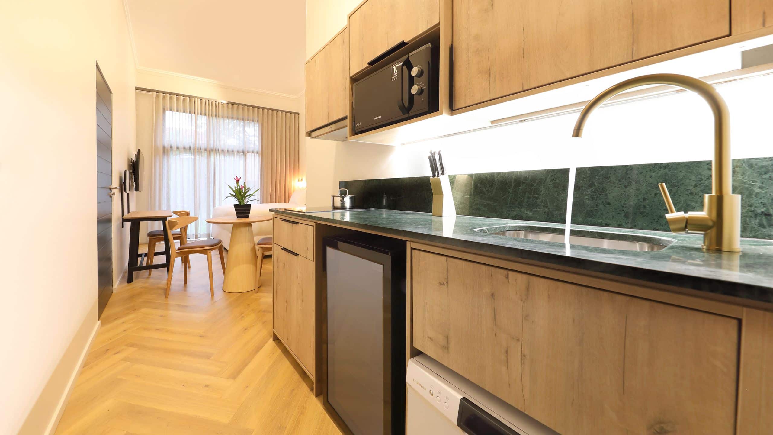 1 Bedroom Suite 1 King Bed - Image 5