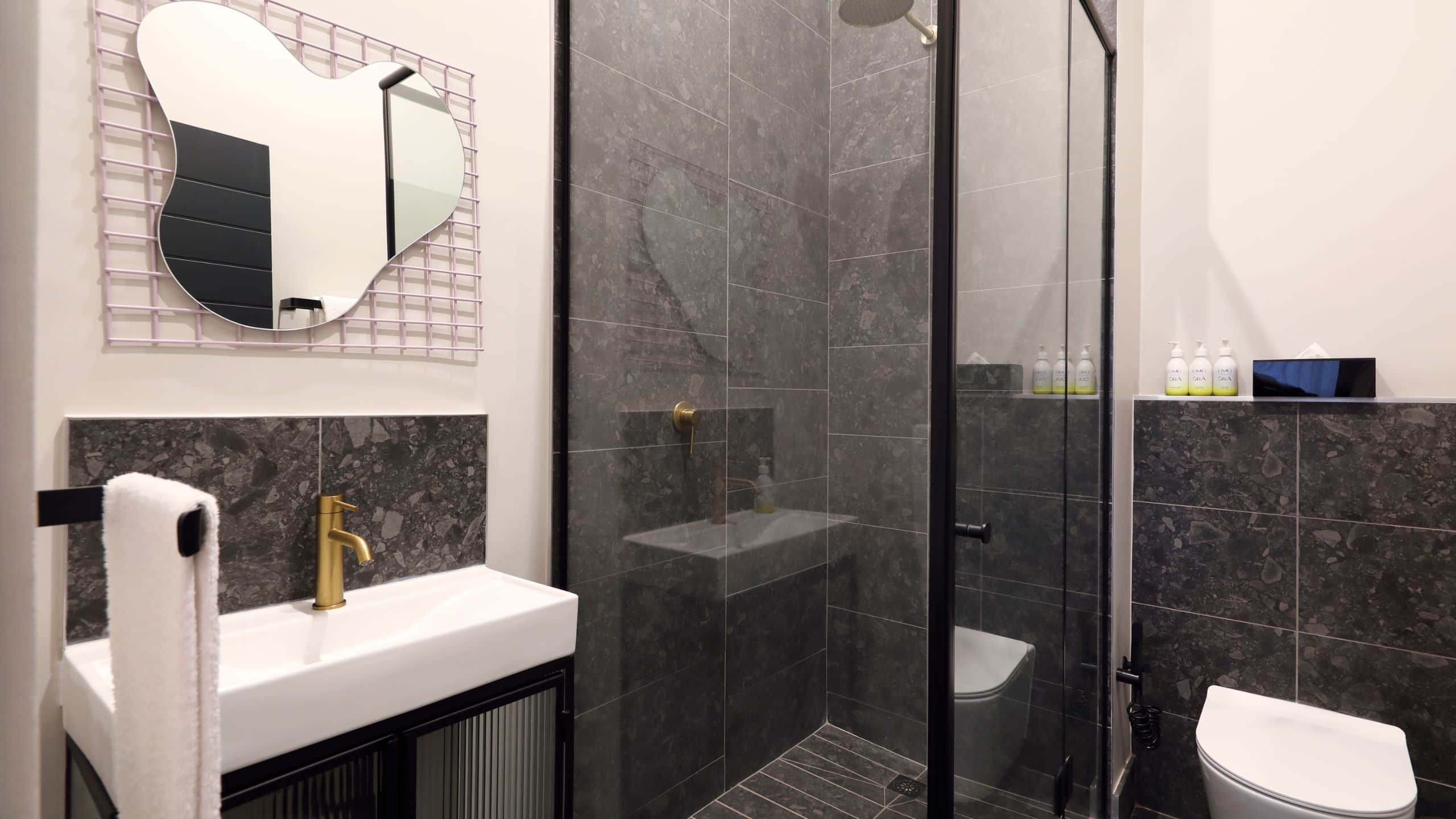 1 Bedroom Suite 1 King Bed - Image 4