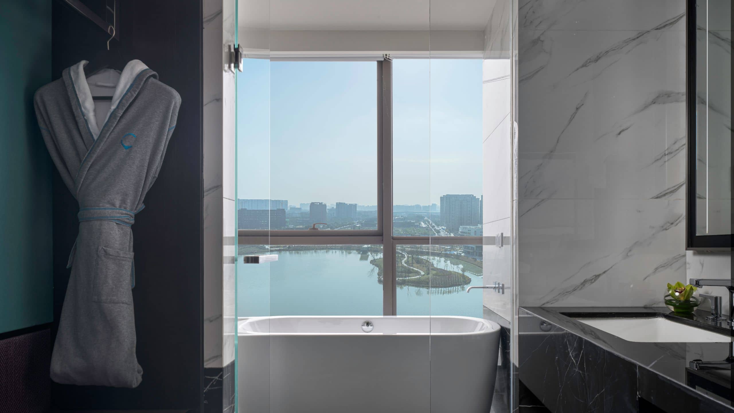 Hyatt Centric Lakeside Ningbo - Image 3