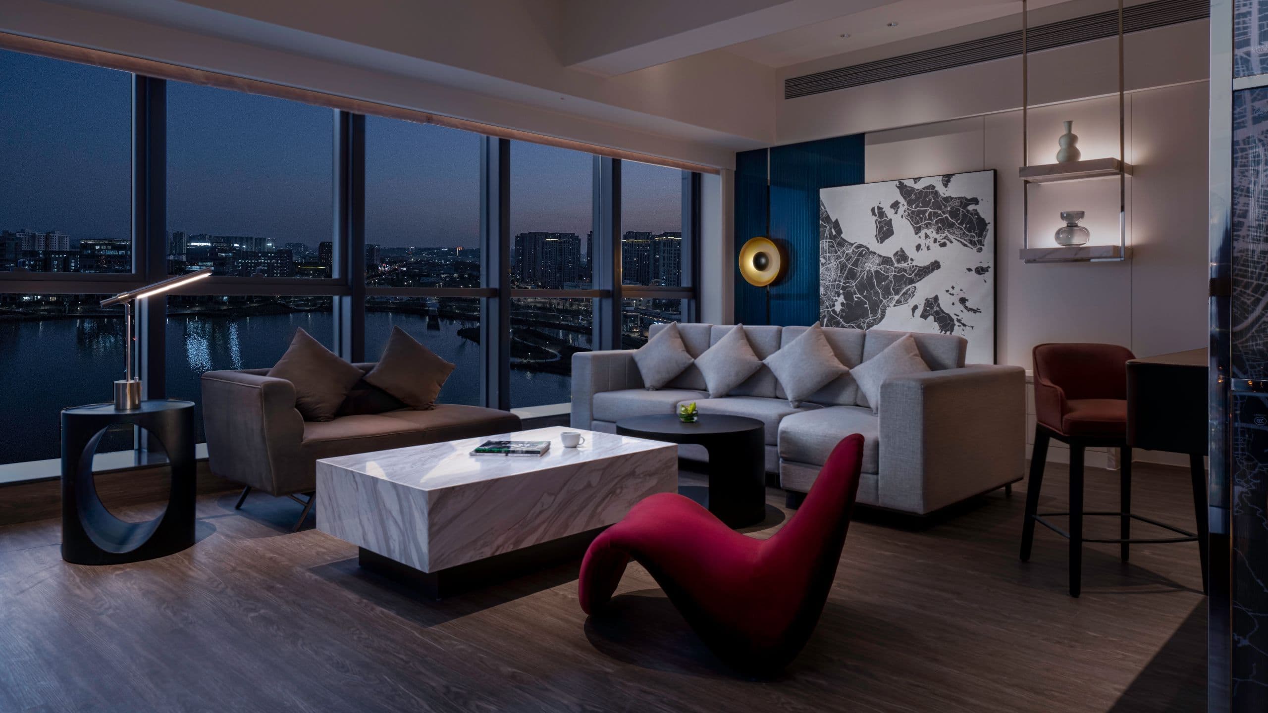 Executive Suite - Image 2