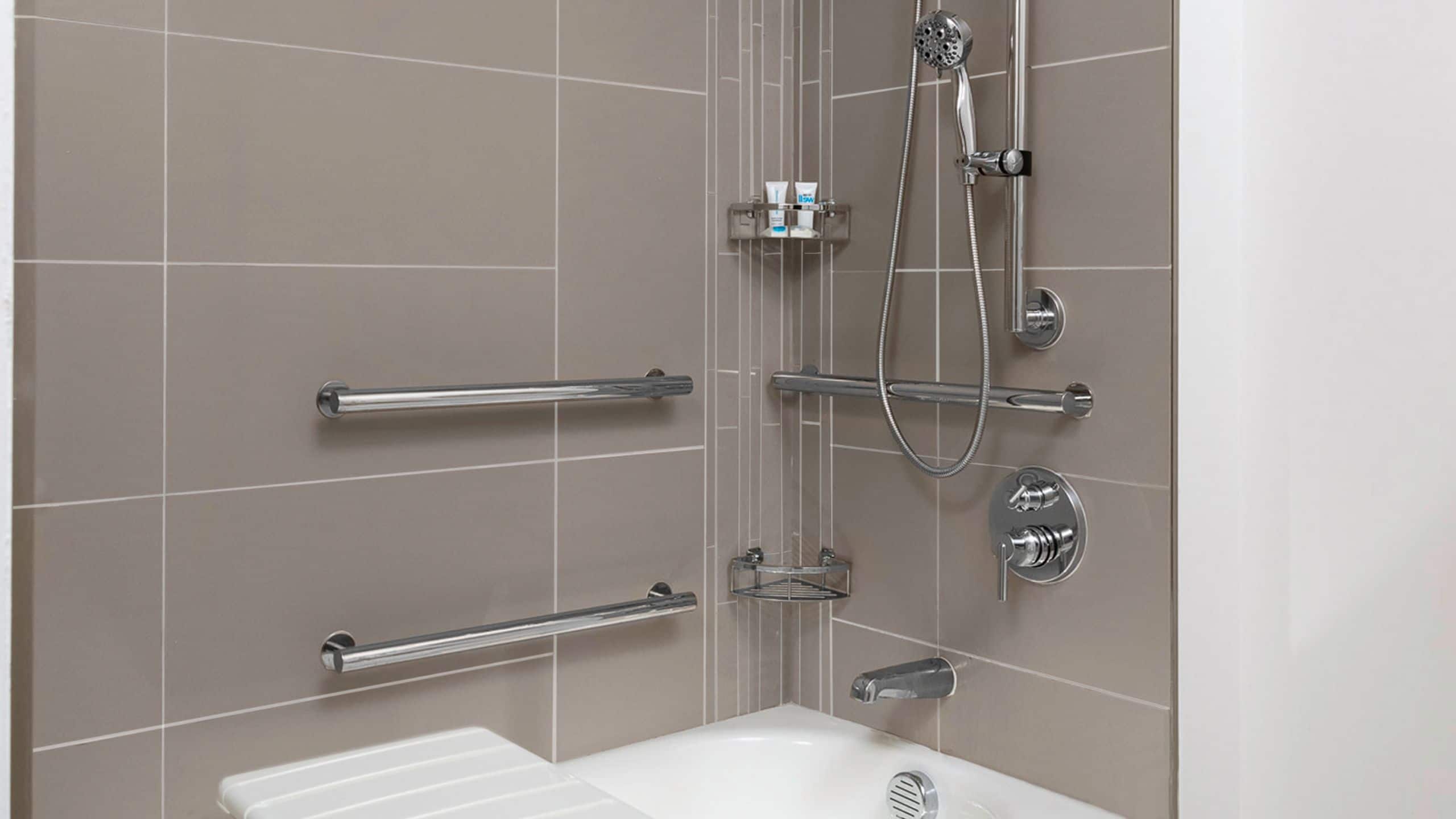 Accessible One Bedroom Kitchen Suite / Tub | King Bed (Plus Sofa Bed) - Image 3