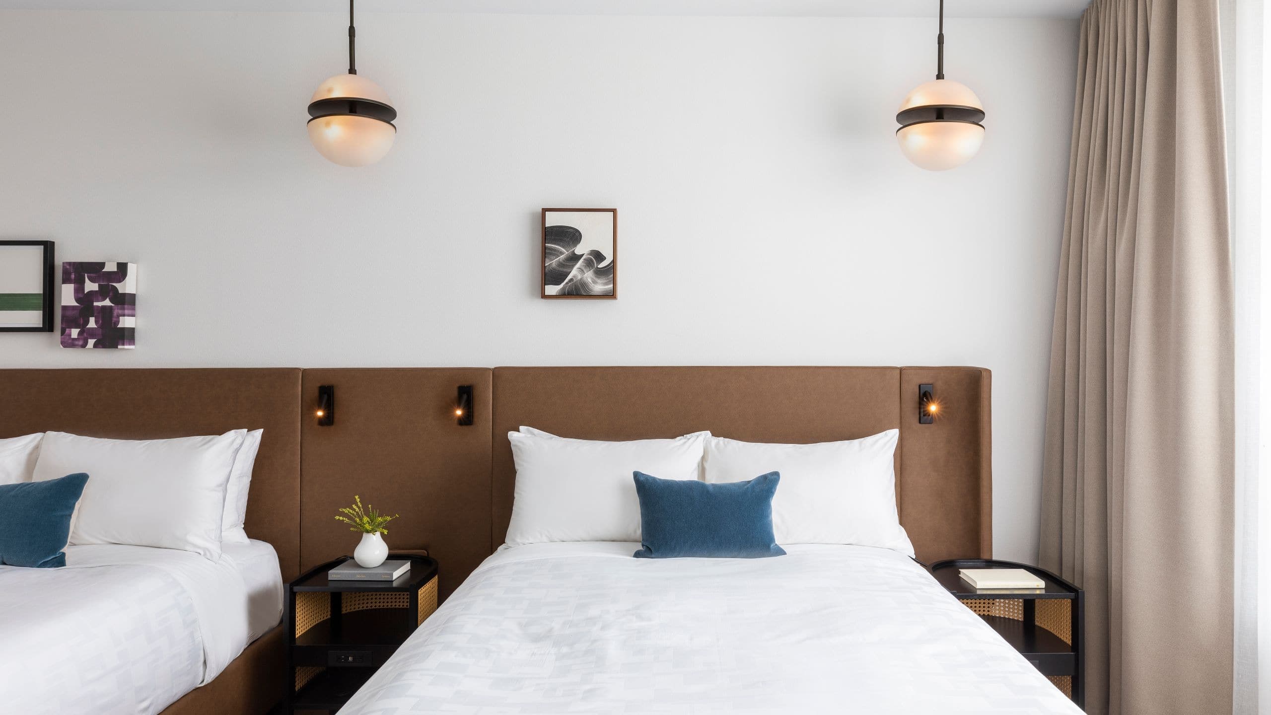 Uptown Queen/Queen Accessible Tub - Image 2