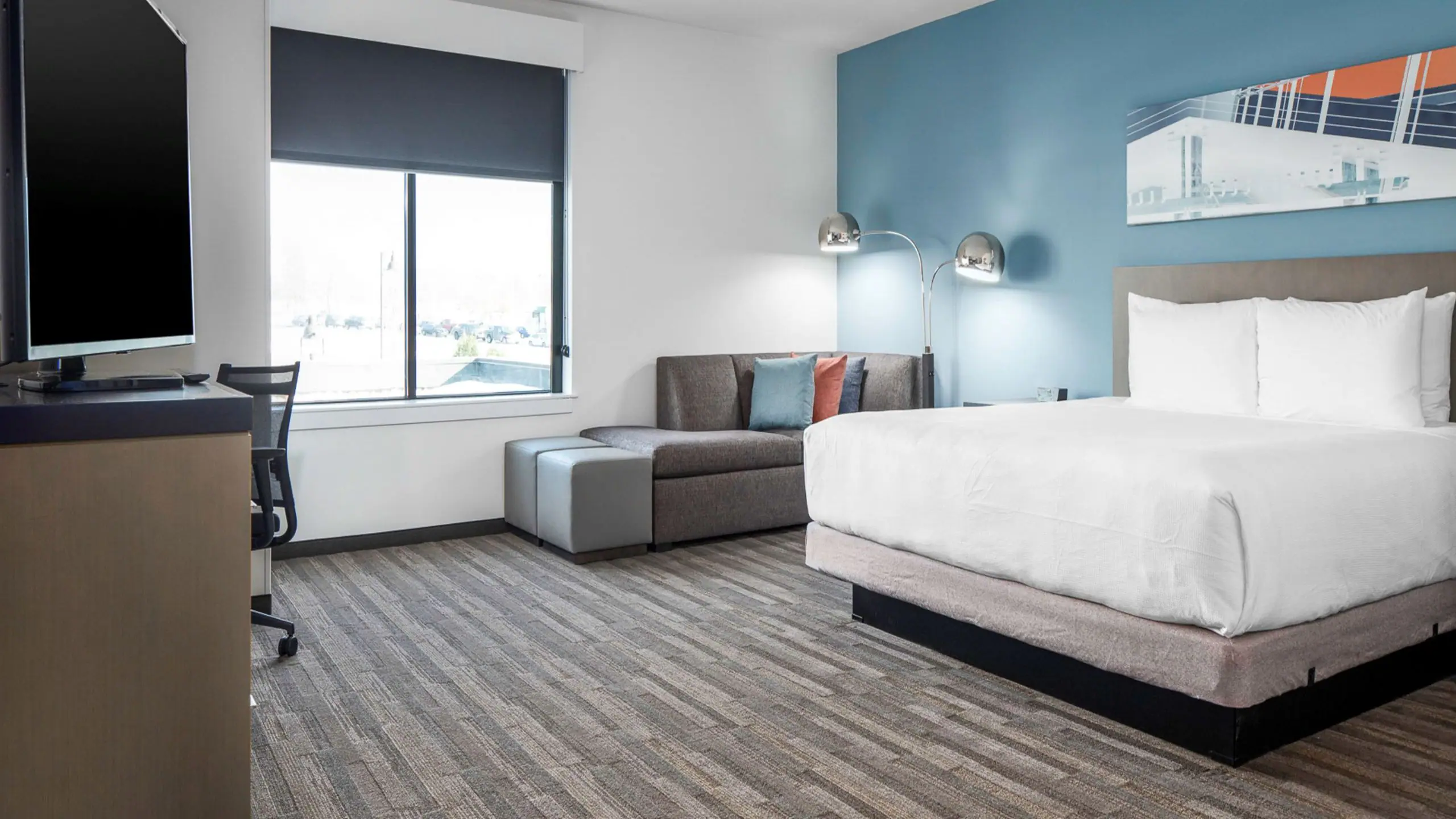 Den | King Bed - Image 1