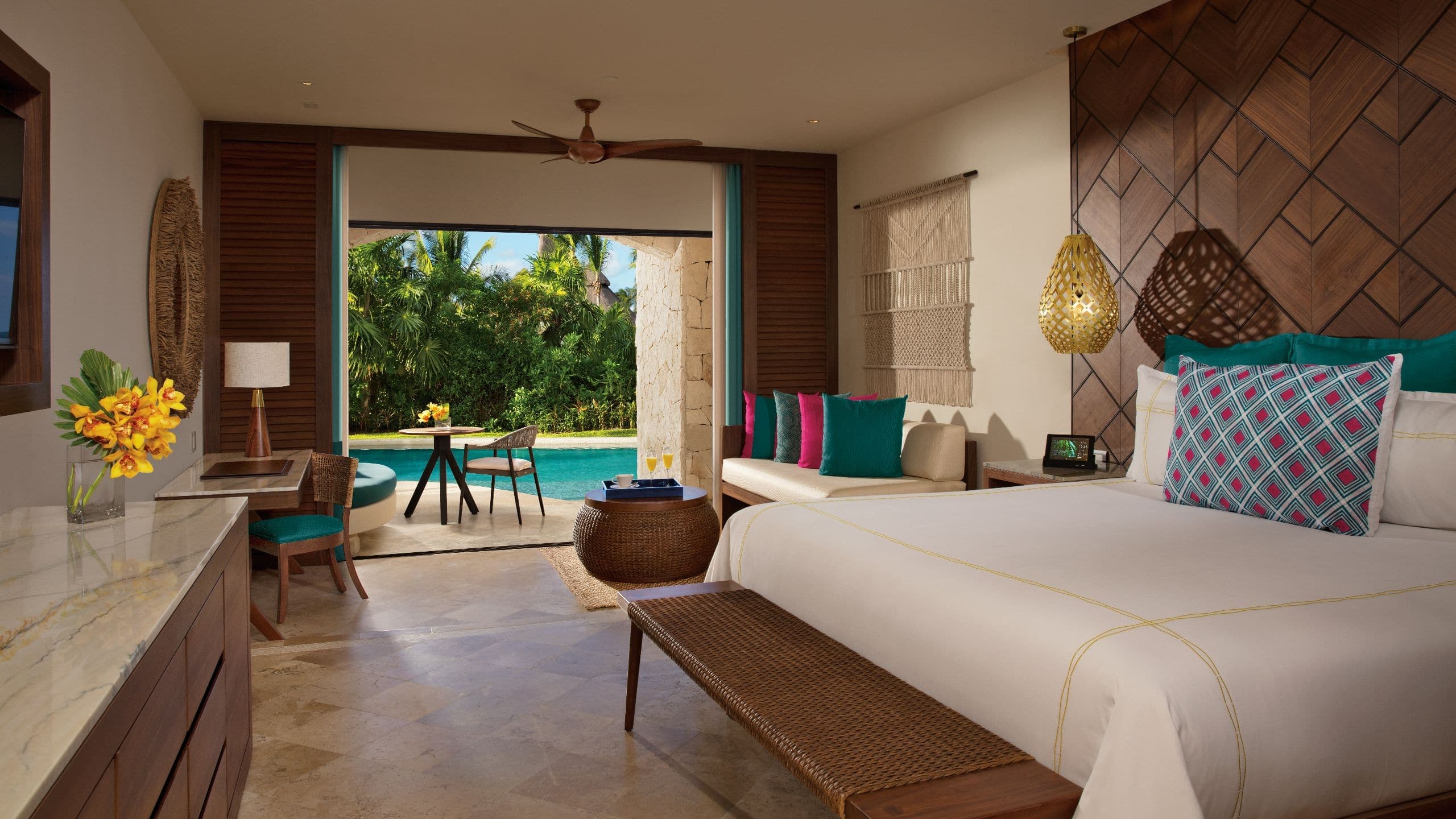 Preferred Club Junior Suite Swim Out - Image 1