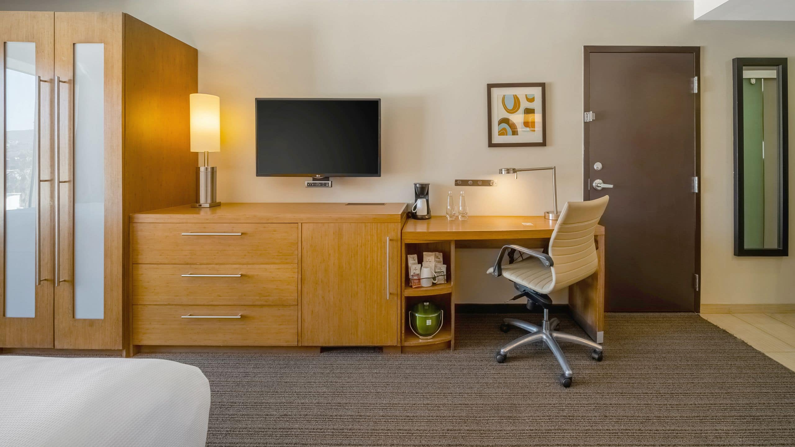 Hyatt Place King (with Sofa Bed) - Image 4