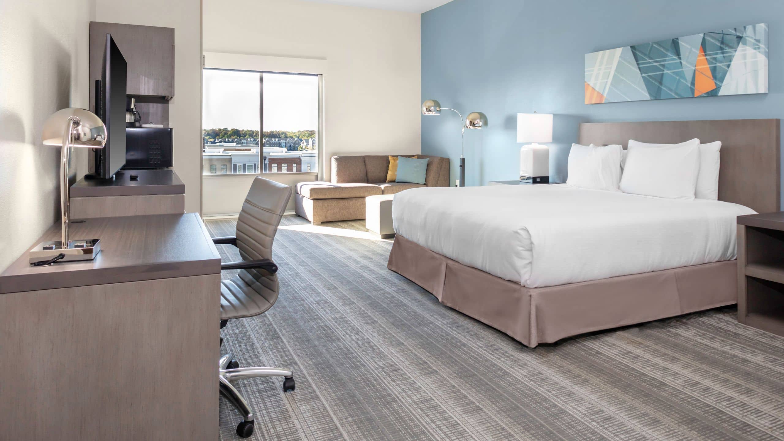 Accessible | King Bed / Roll-in Shower - Image 1