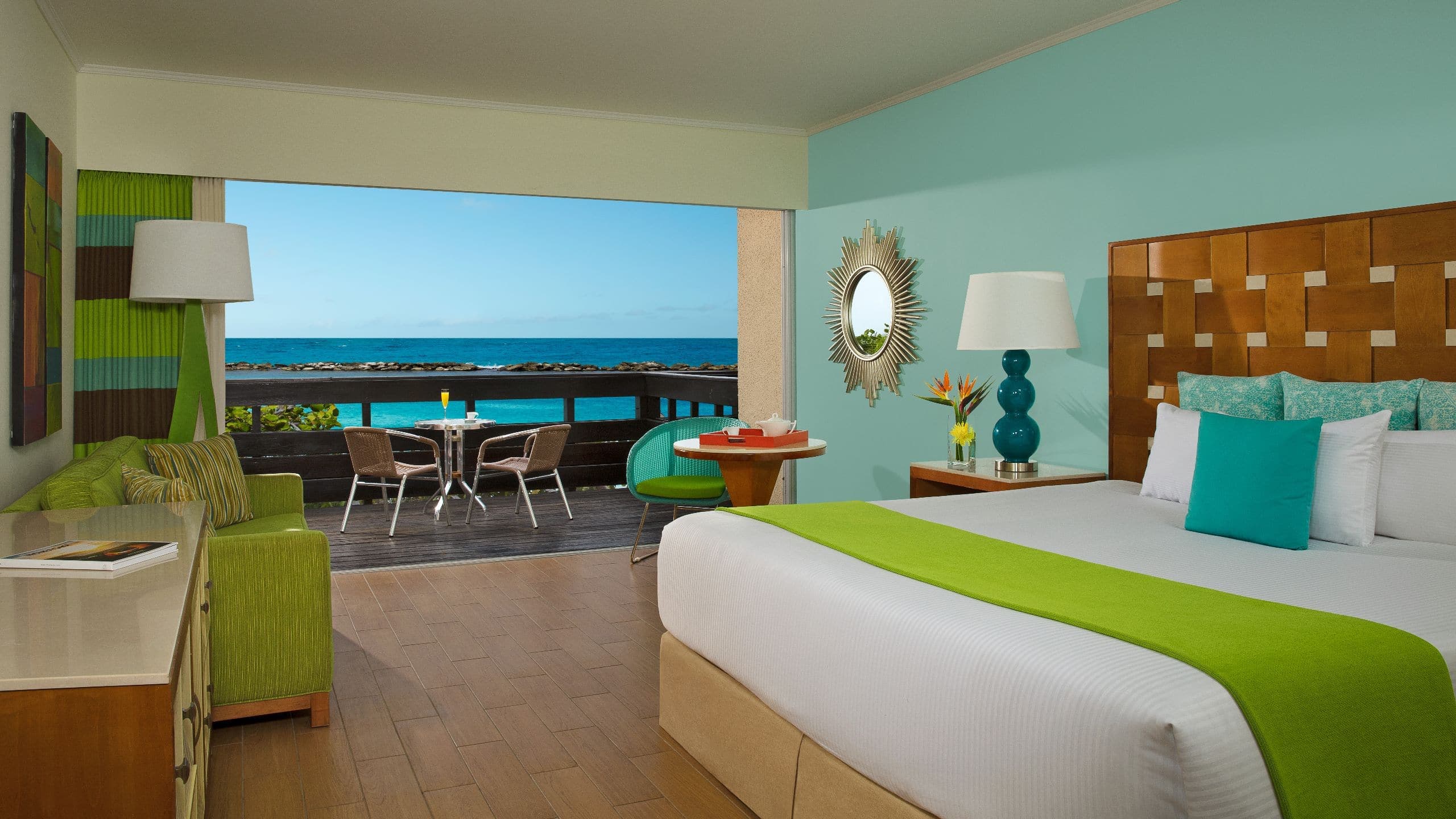 Sun Club Premium Deluxe Ocean Front King - Image 1