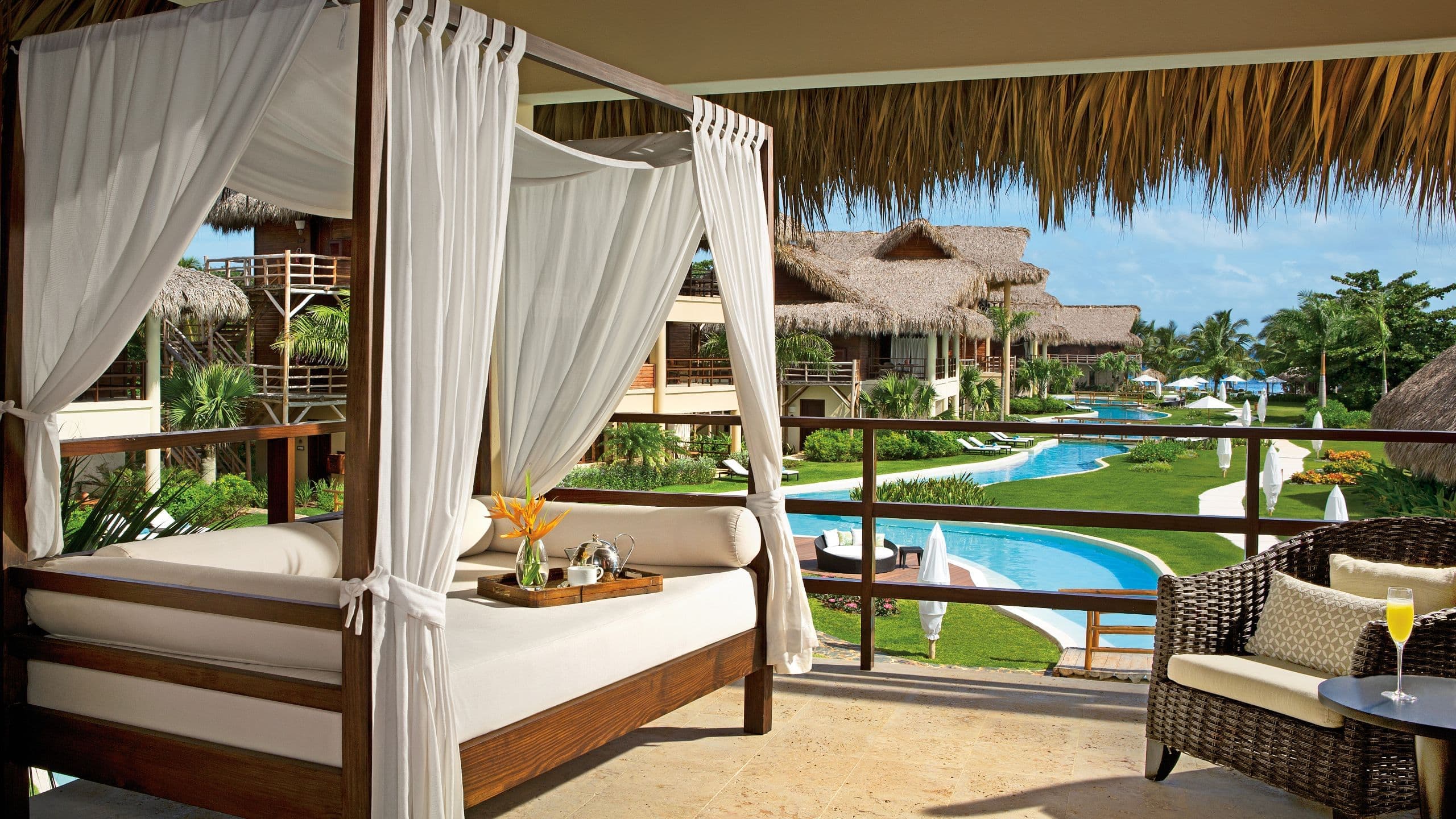 Romantic Junior Suite Pool View King - Image 1